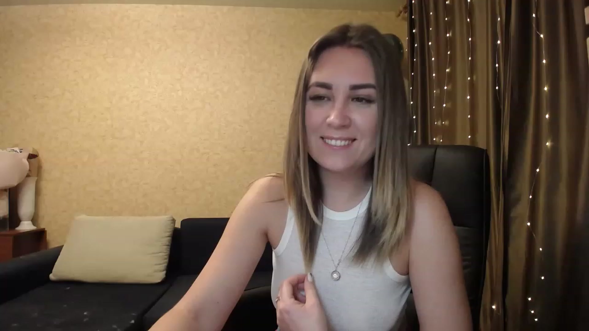 Gallery image thumbnail from Tarot__Reader's myfreecams stream on, 02/01/2023, 18:51 image 18 of 20