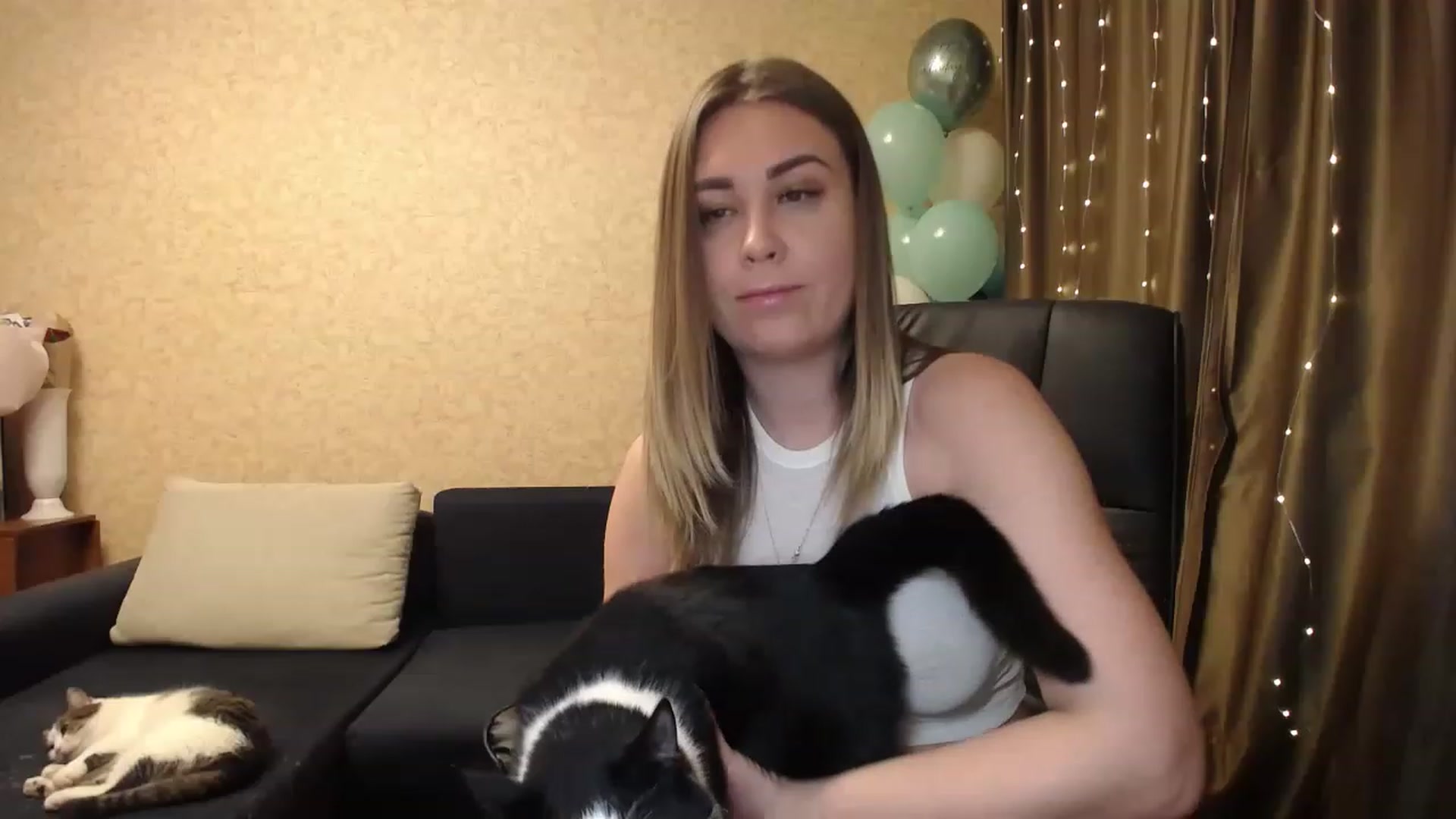 Gallery image thumbnail from Tarot__Reader's myfreecams stream on, 02/01/2023, 18:51 image 8 of 20