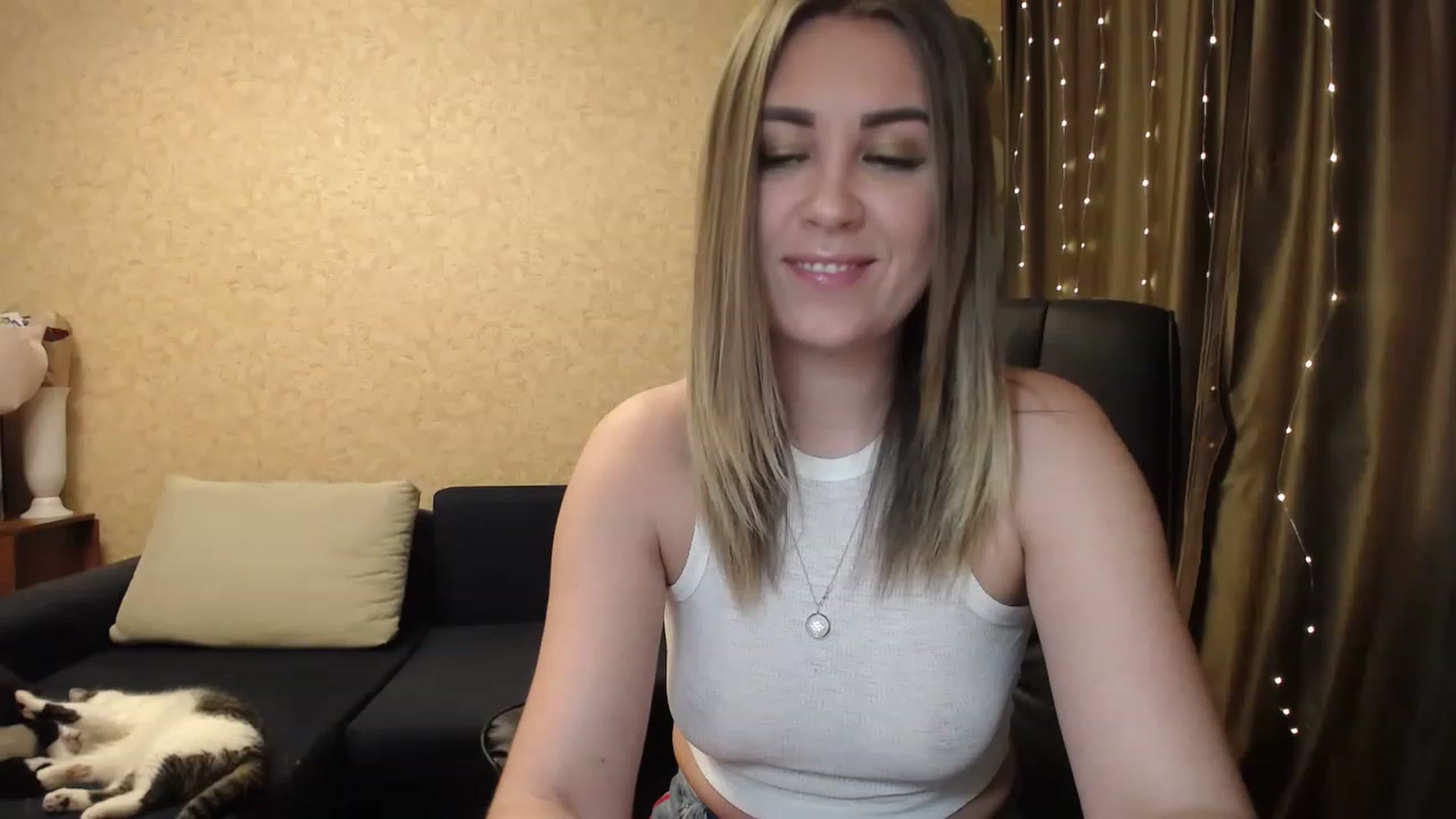 Gallery image thumbnail from Tarot__Reader's myfreecams stream on, 02/01/2023, 18:51 image 10 of 20