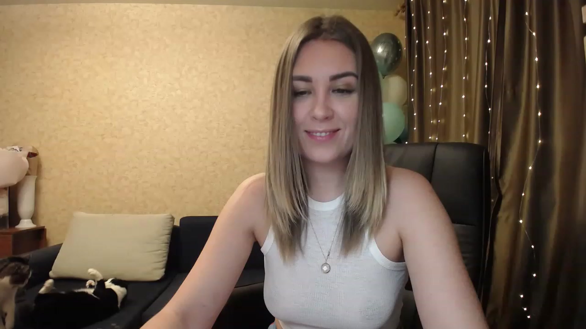 Gallery image thumbnail from Tarot__Reader's myfreecams stream on, 02/01/2023, 18:51 image 17 of 20