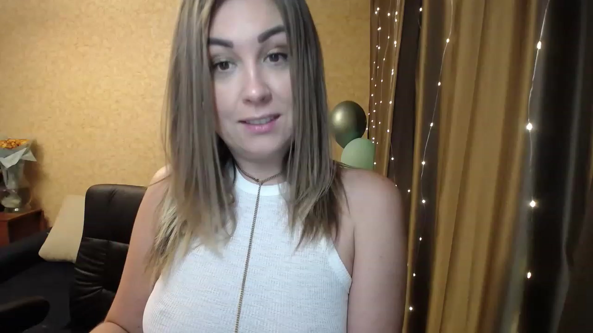Gallery image thumbnail from Tarot__Reader's myfreecams stream on, 02/18/2023, 24:18 image 11 of 20