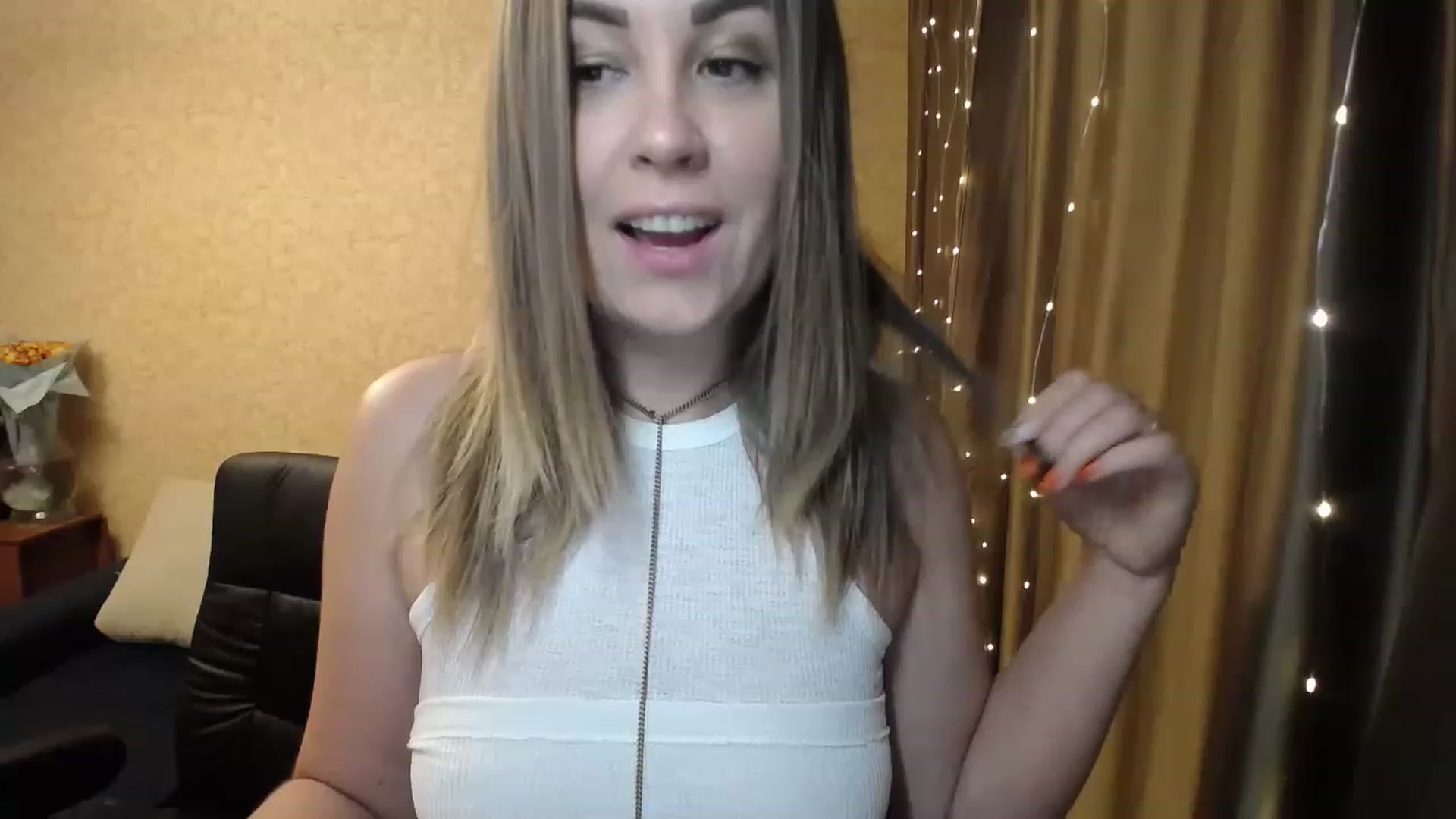 Gallery image thumbnail from Tarot__Reader's myfreecams stream on, 02/18/2023, 24:18 image 18 of 20