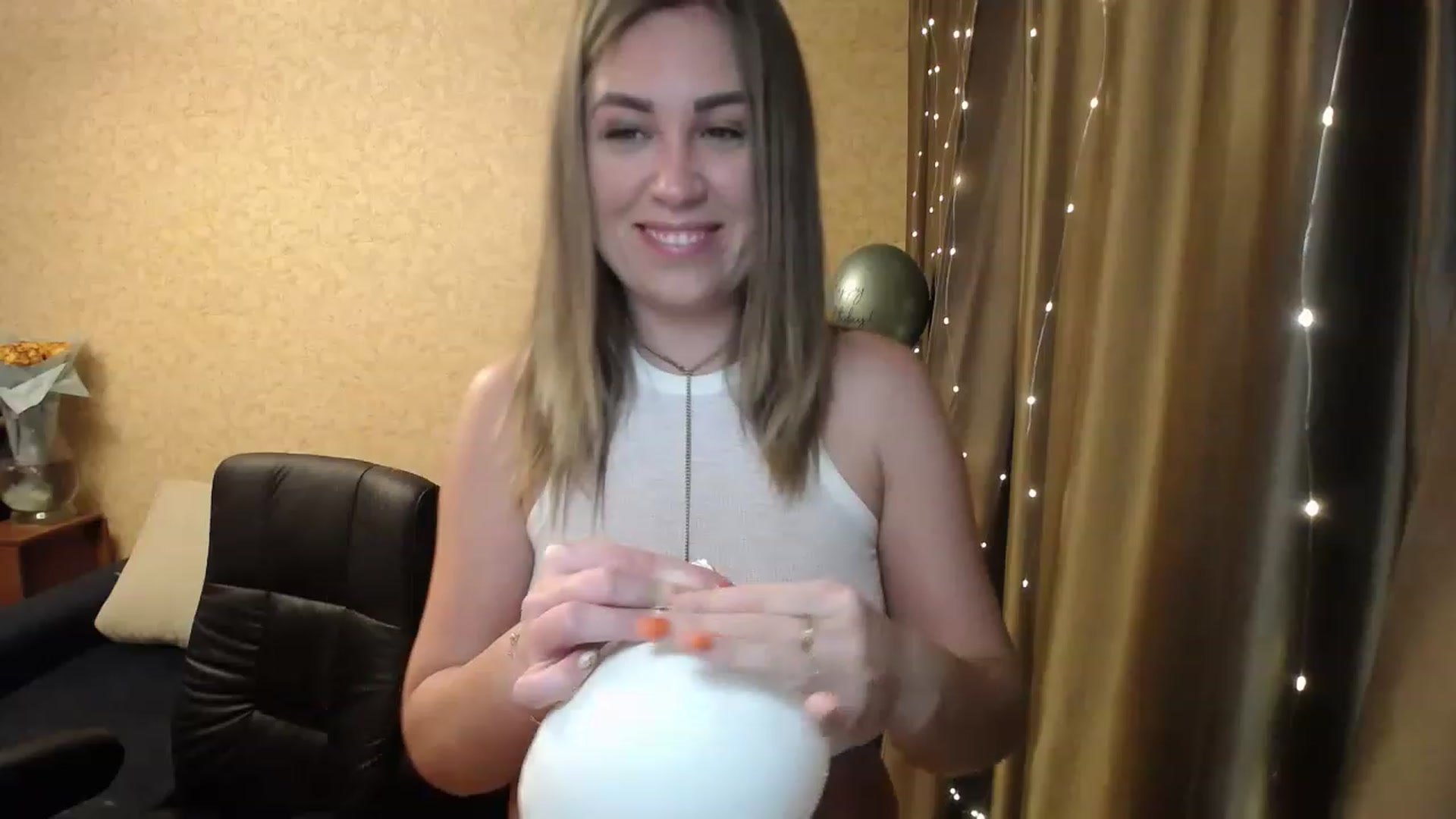 Gallery image thumbnail from Tarot__Reader's myfreecams stream on, 02/18/2023, 24:18 image 13 of 20
