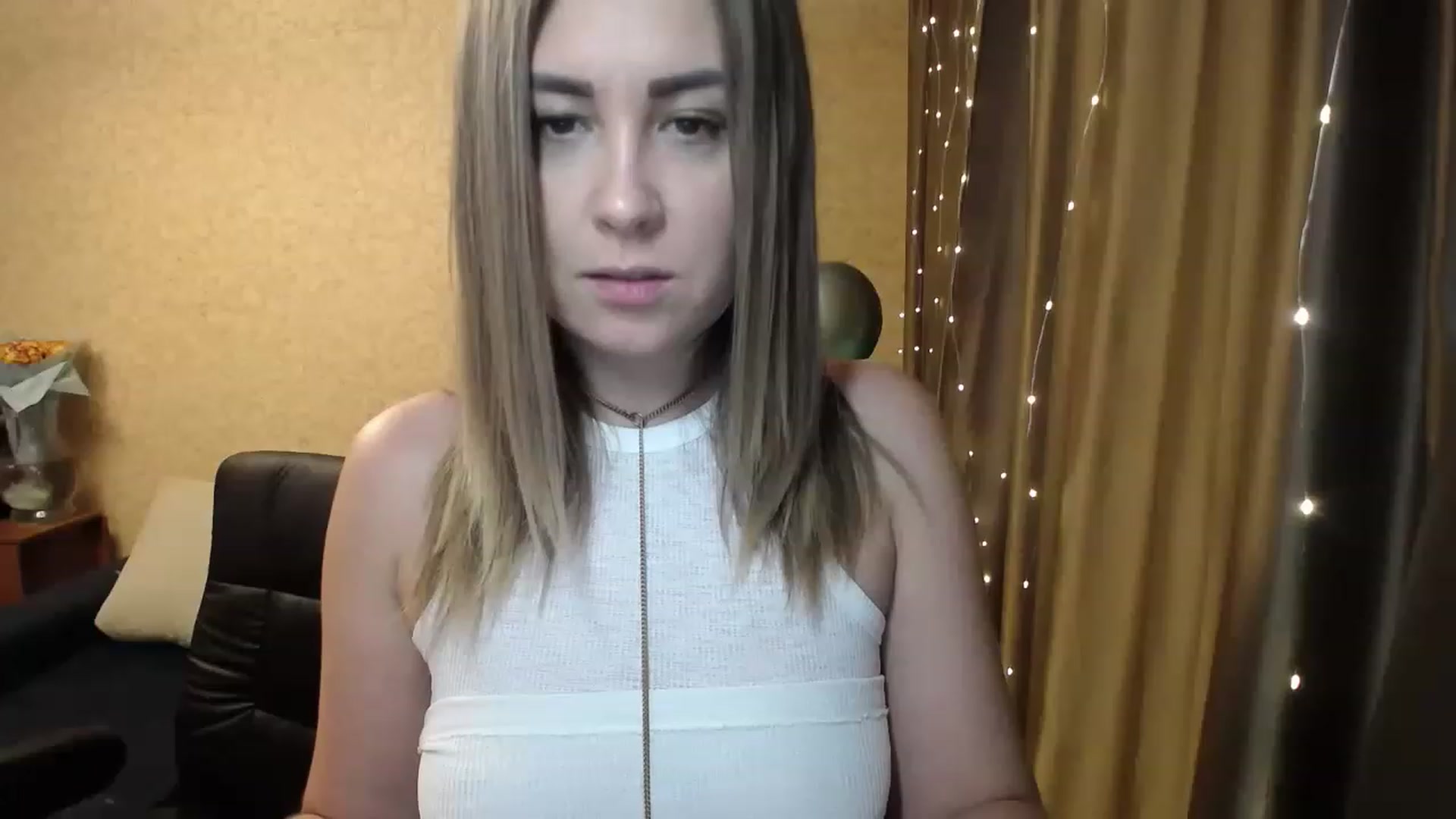 Gallery image thumbnail from Tarot__Reader's myfreecams stream on, 02/18/2023, 24:18 image 16 of 20