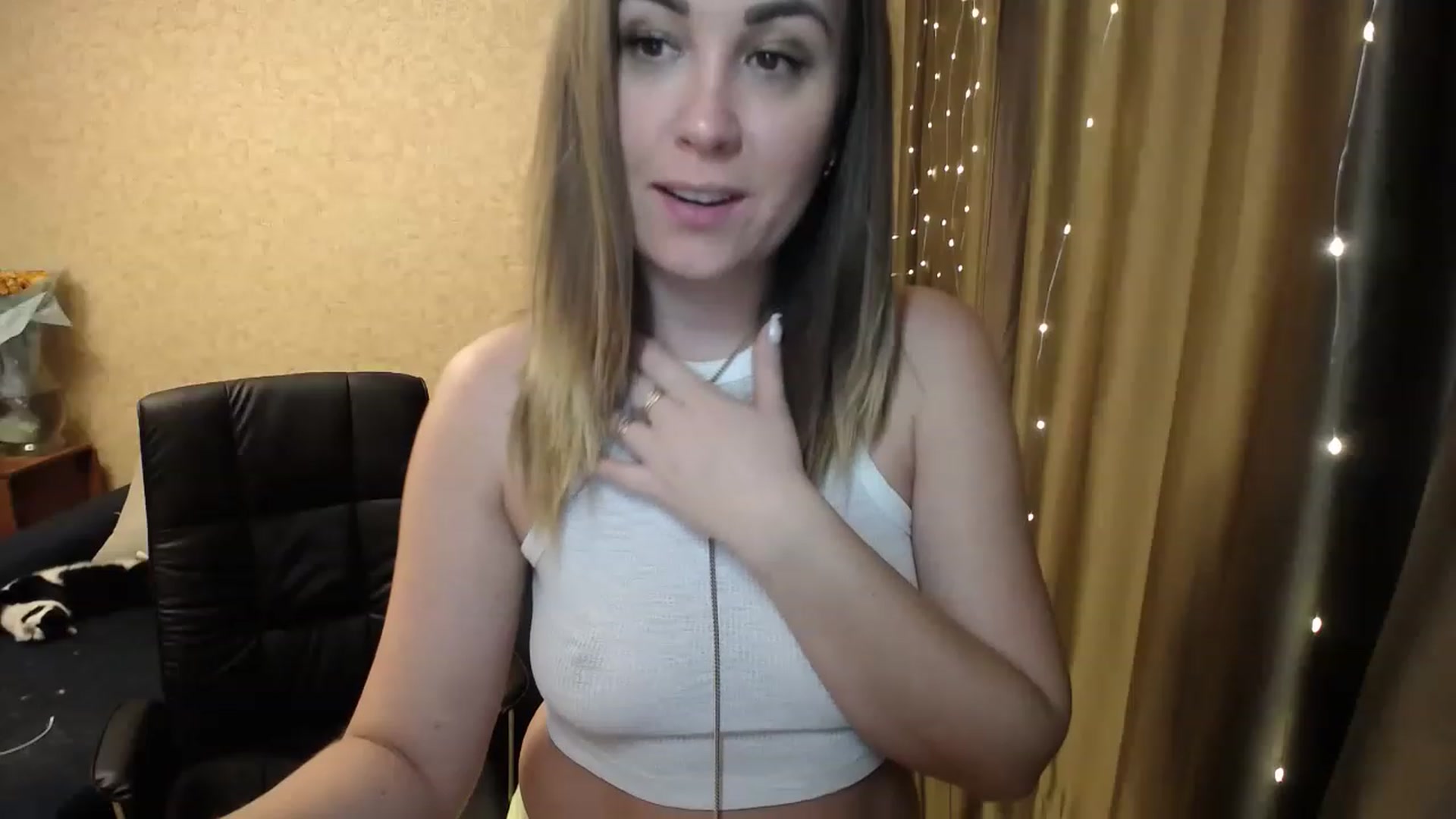 Gallery image thumbnail from Tarot__Reader's myfreecams stream on, 02/18/2023, 02:20 image 16 of 20