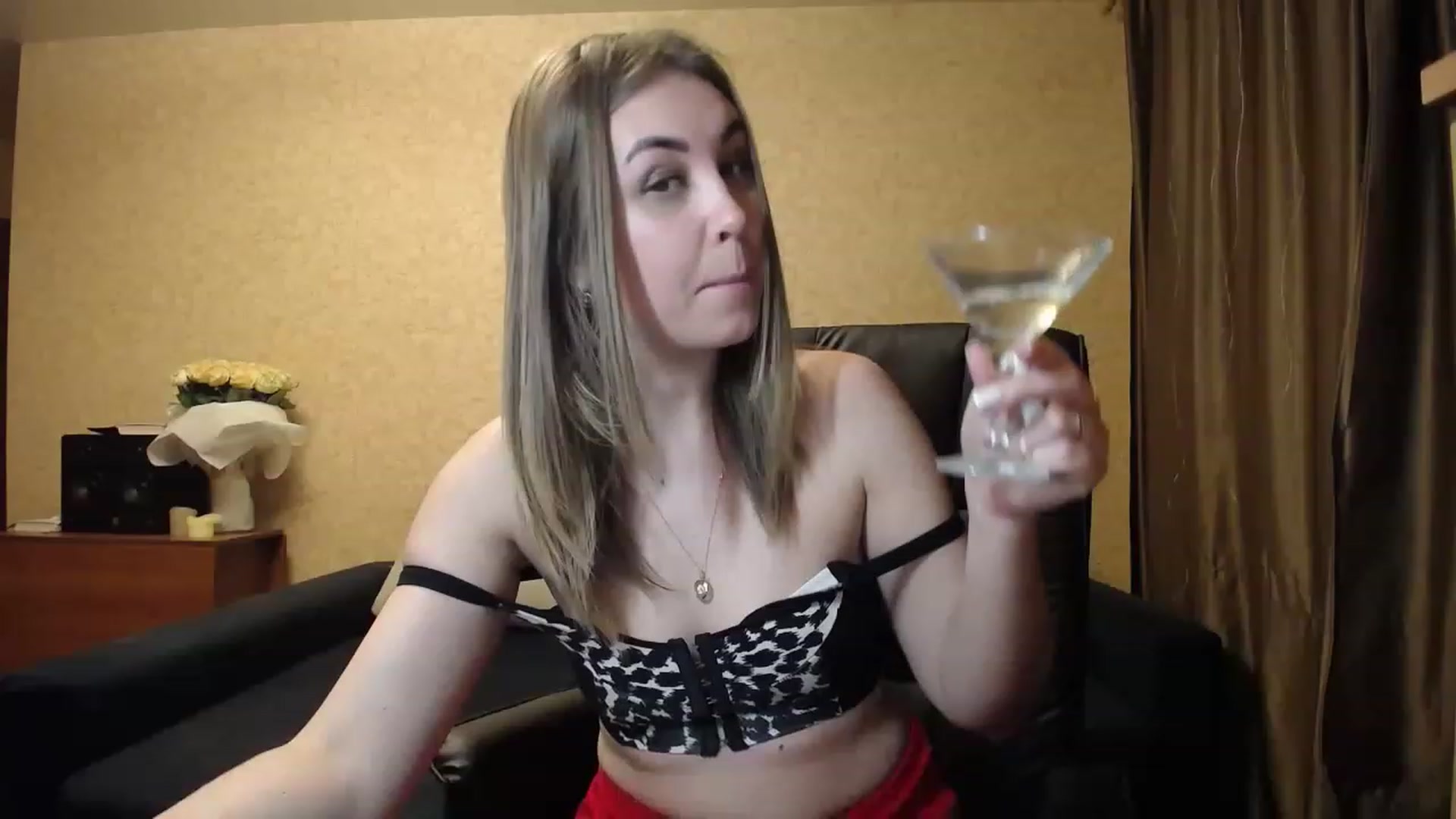 Gallery image thumbnail from Tarot__Reader's myfreecams stream on, 03/22/2023, 02:26 image 6 of 20