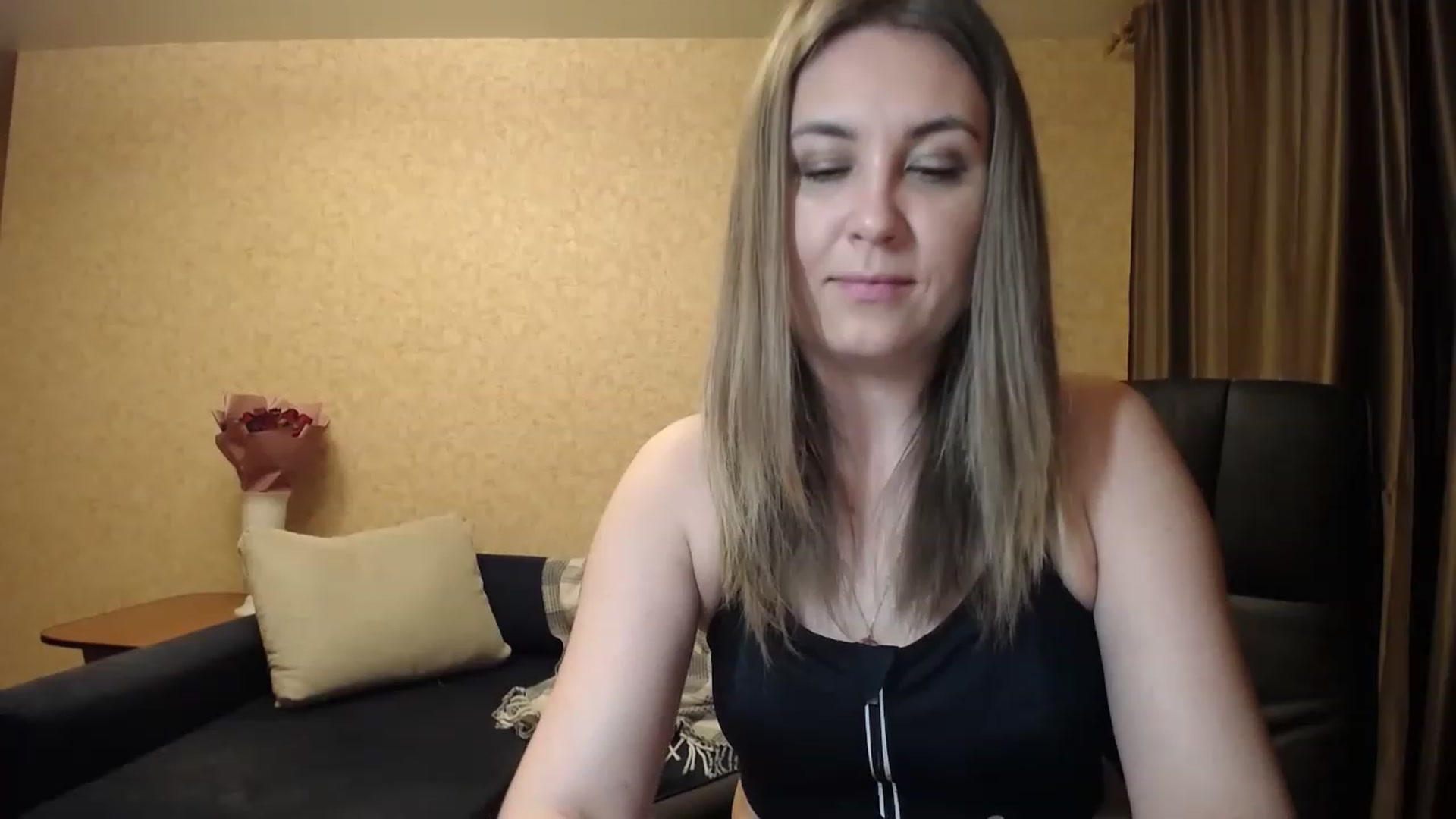 Gallery image thumbnail from Tarot__Reader's myfreecams stream on, 05/15/2023, 01:38 image 15 of 20