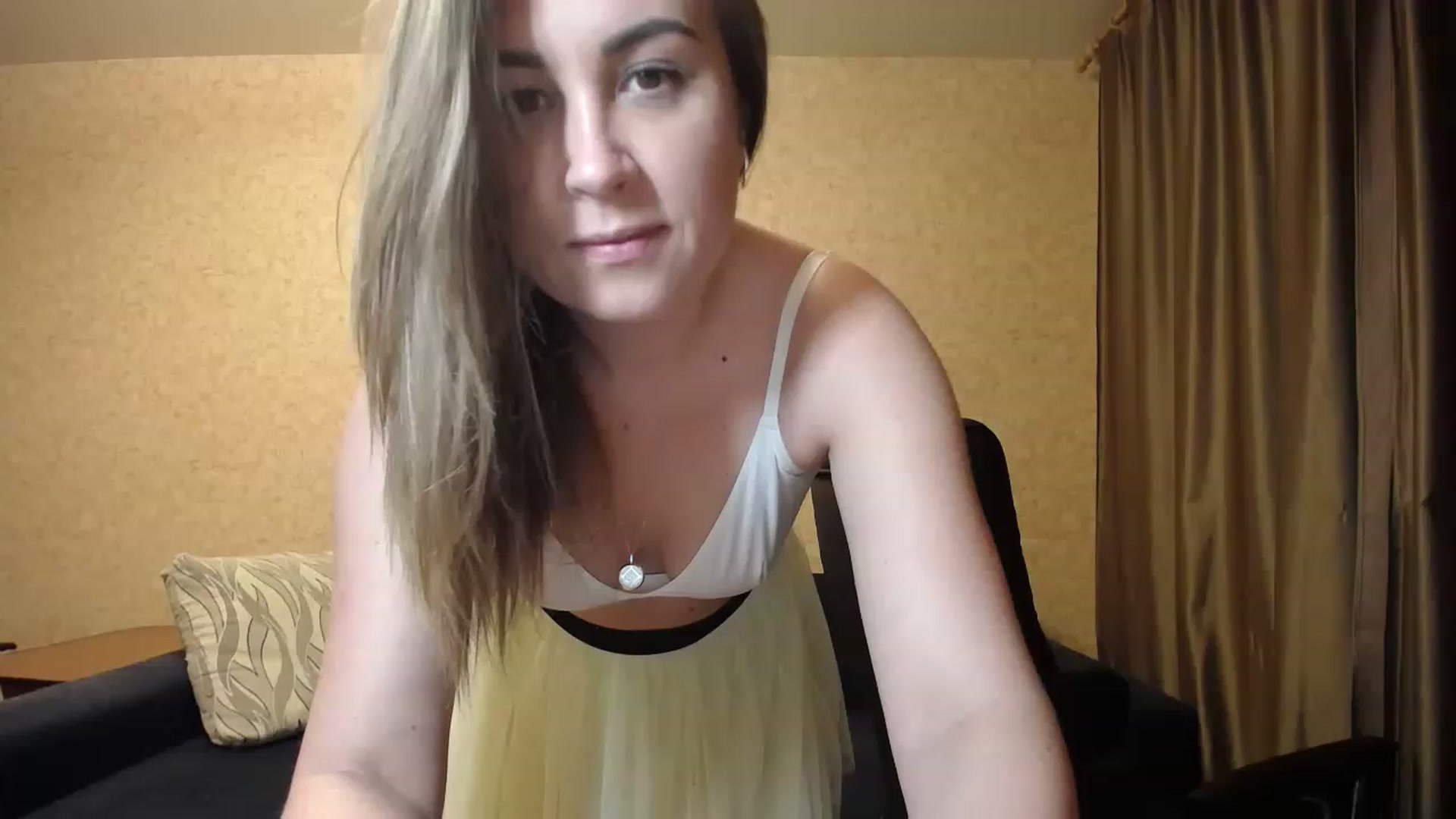 Gallery image thumbnail from Tarot__Reader's myfreecams stream on, 06/03/2023, 22:52 image 16 of 20