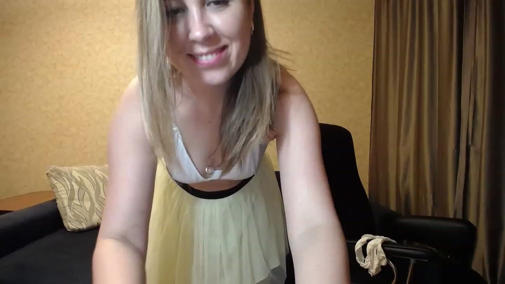 Gallery image thumbnail from Tarot__Reader's myfreecams stream on, 06/03/2023, 23:52 image 11 of 20