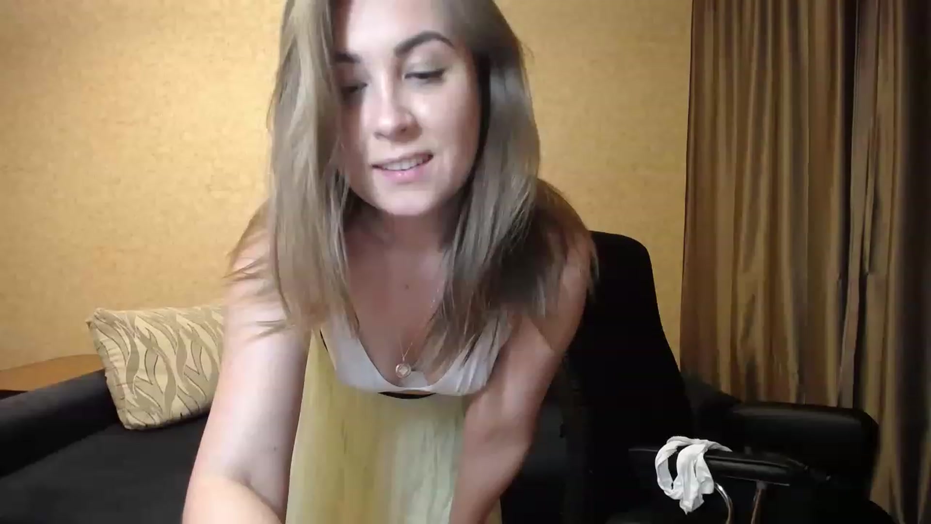 Gallery image thumbnail from Tarot__Reader's myfreecams stream on, 06/03/2023, 23:52 image 13 of 20