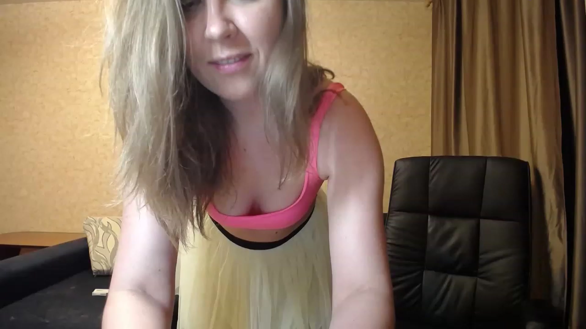 Gallery image thumbnail from Tarot__Reader's myfreecams stream on, 06/14/2023, 01:28 image 15 of 20