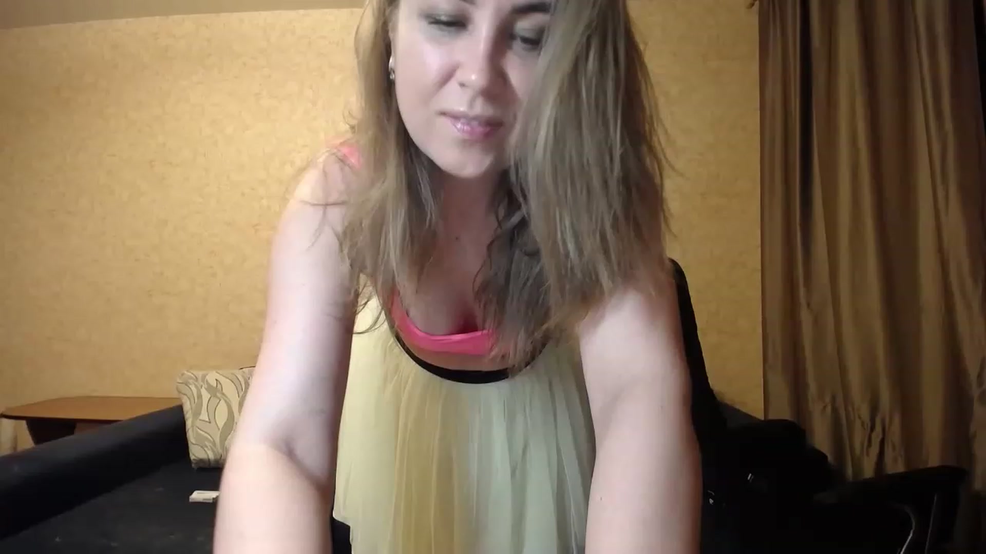 Gallery image thumbnail from Tarot__Reader's myfreecams stream on, 06/14/2023, 01:28 image 3 of 20