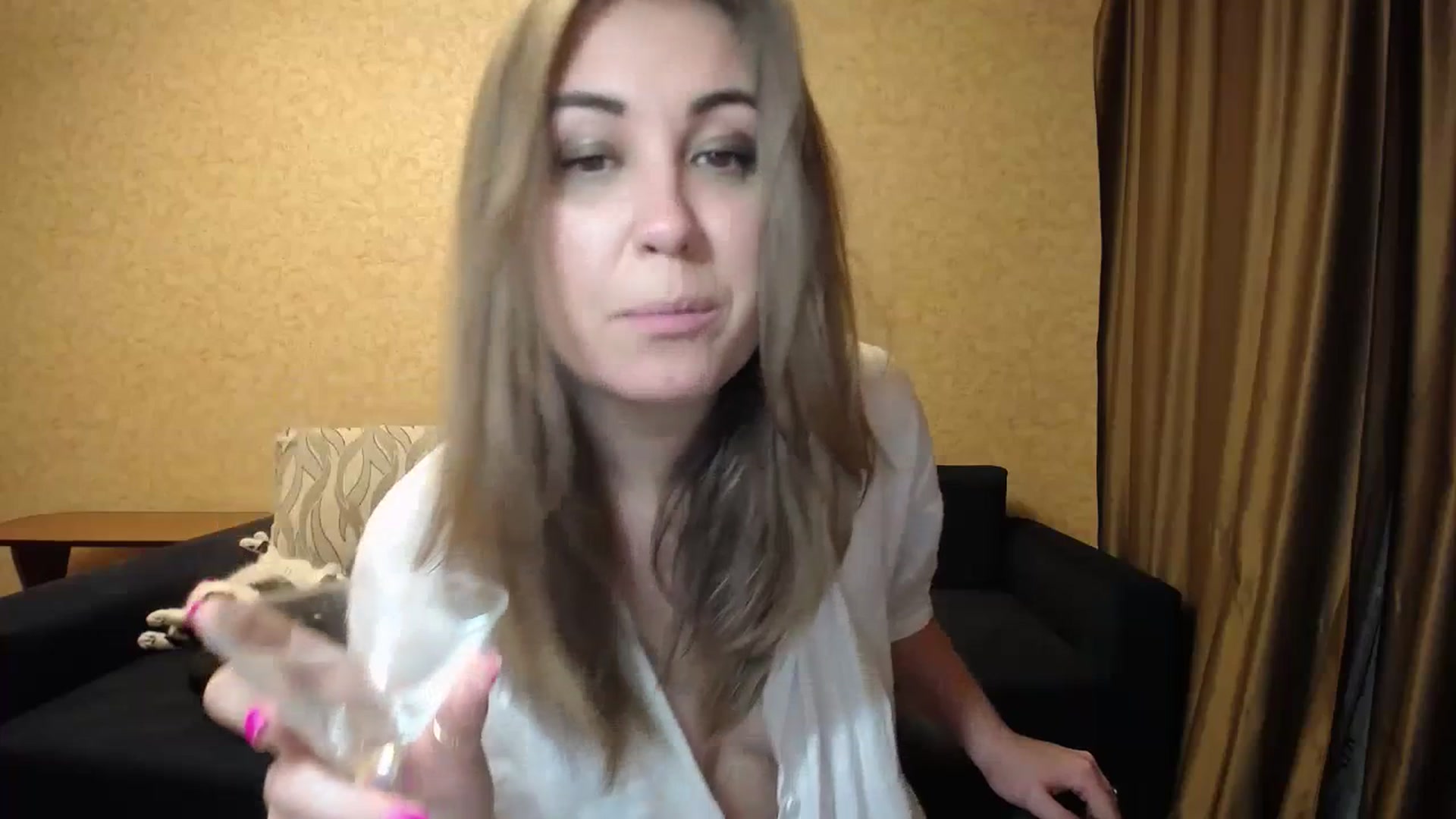 Gallery image thumbnail from Tarot__Reader's myfreecams stream on, 06/30/2023, 02:51 image 3 of 20