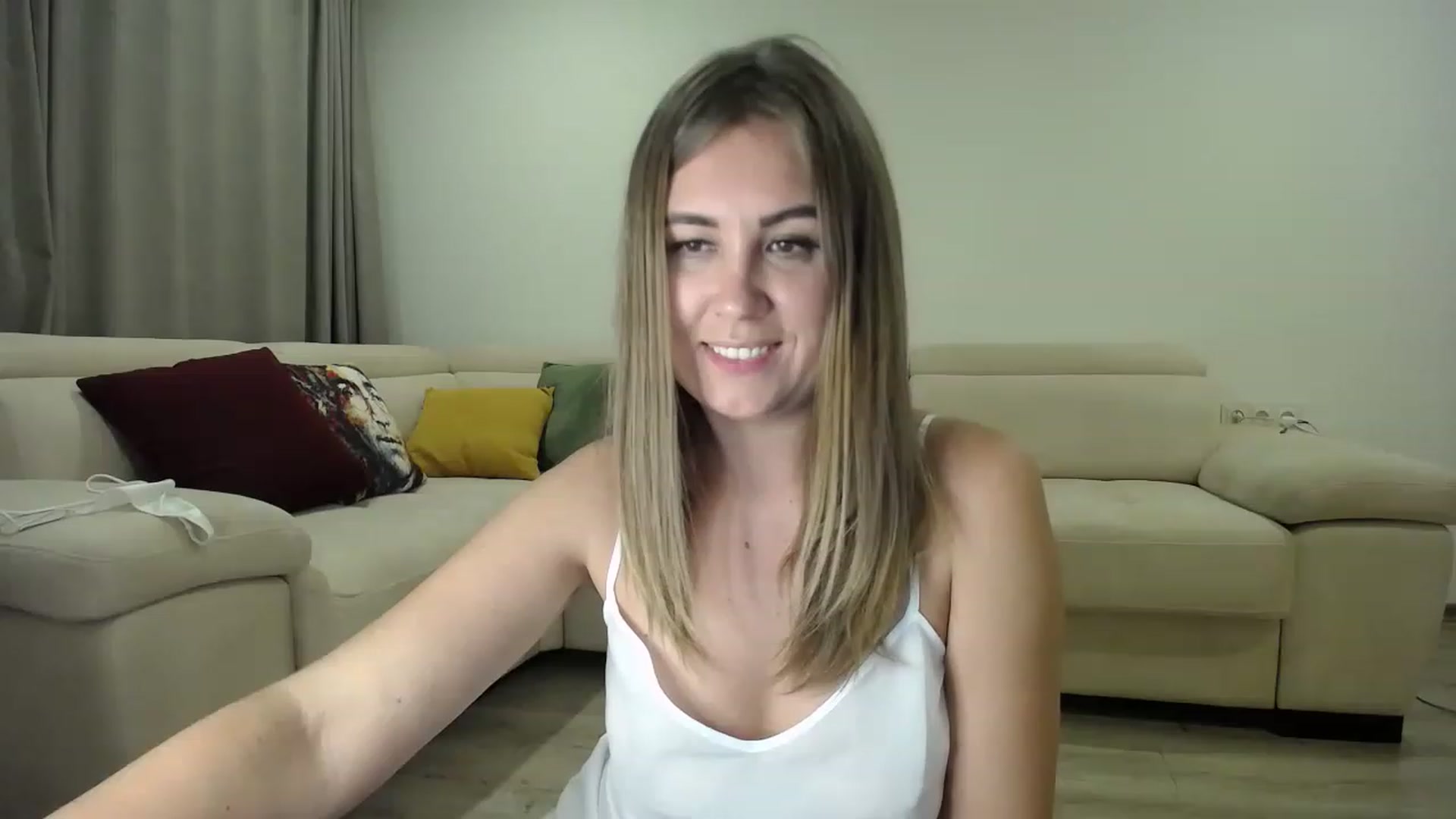 Gallery image thumbnail from Tarot__Reader's myfreecams stream on, 09/18/2023, 01:33 image 13 of 20