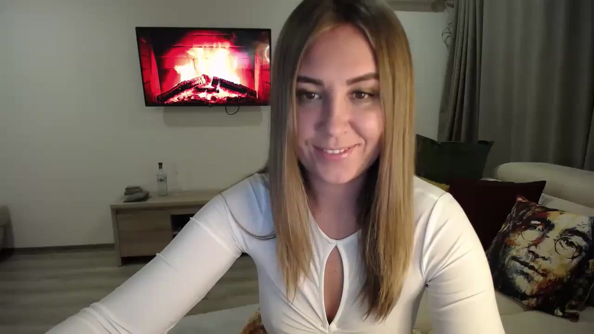 Gallery image thumbnail from Tarot__Reader's myfreecams stream on, 10/08/2023, 24:02 image 1 of 20