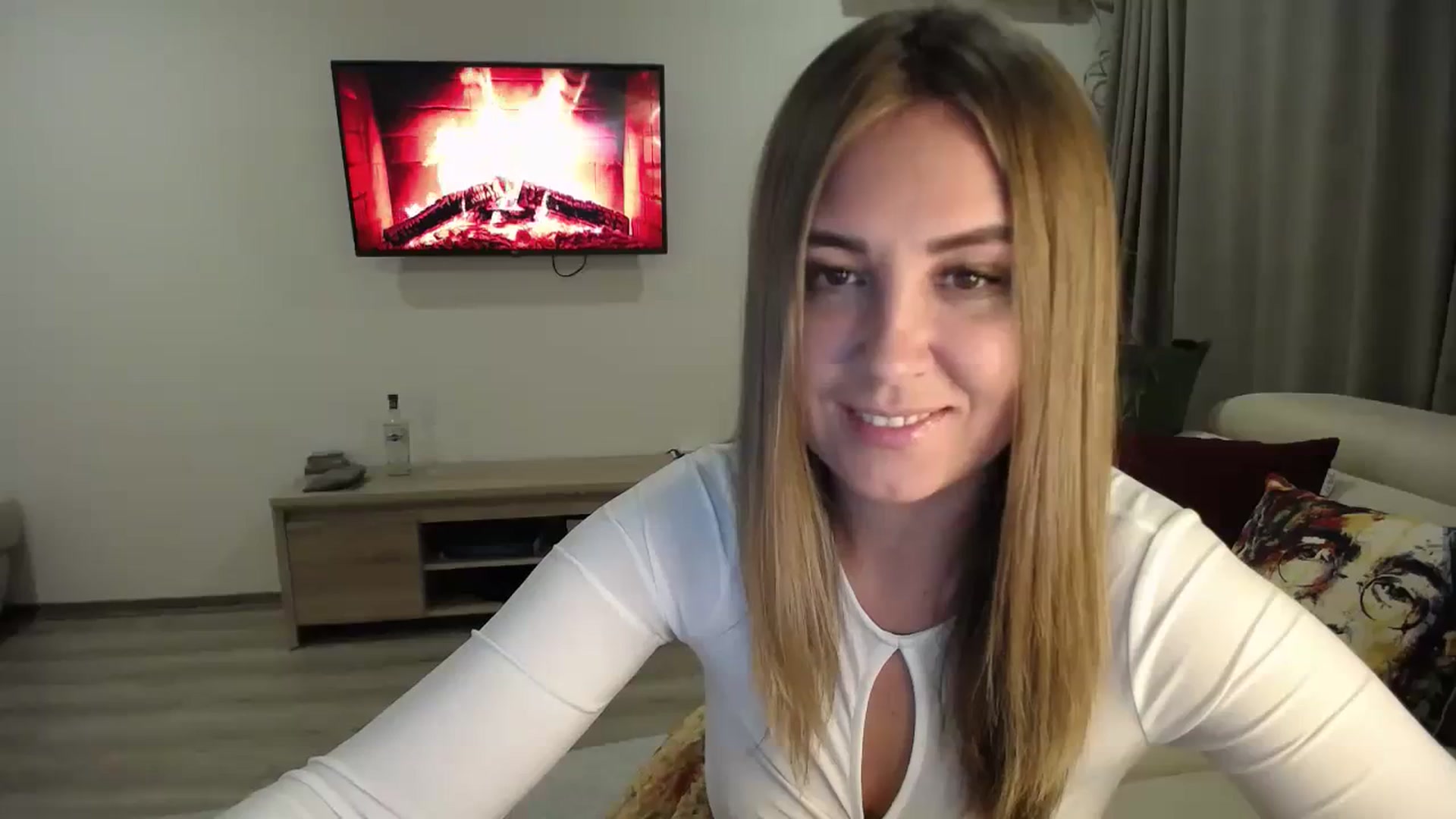 Gallery image thumbnail from Tarot__Reader's myfreecams stream on, 10/08/2023, 24:02 image 2 of 20