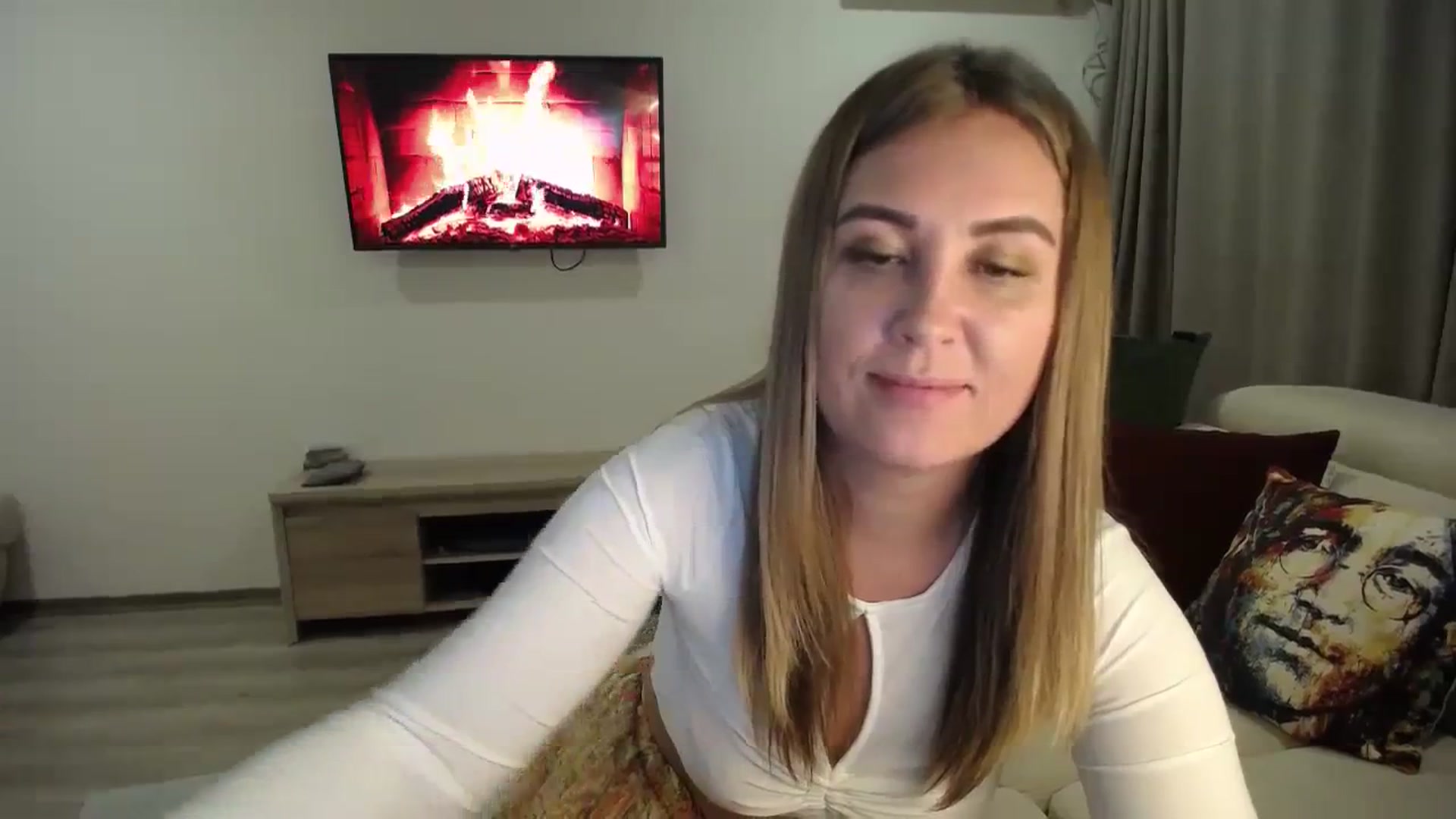 Gallery image thumbnail from Tarot__Reader's myfreecams stream on, 10/08/2023, 24:58 image 11 of 20
