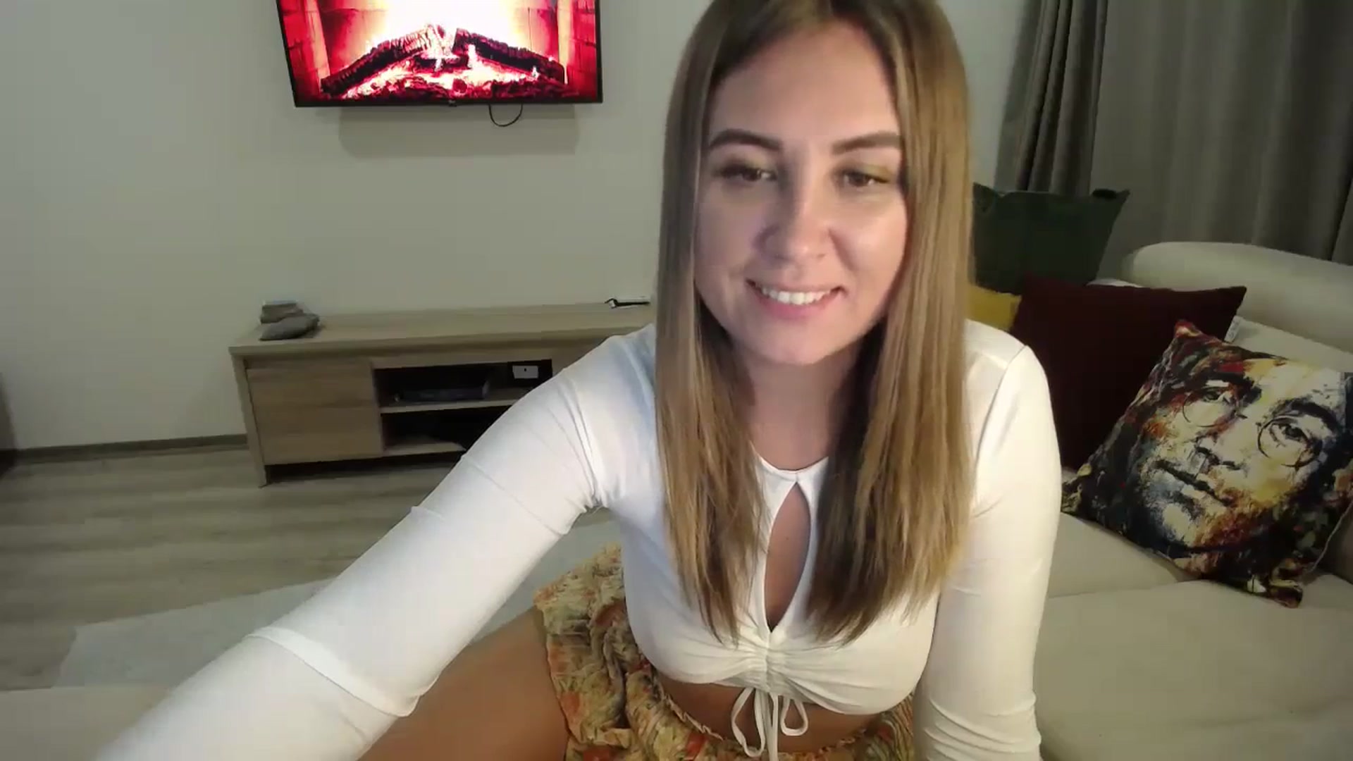 Gallery image thumbnail from Tarot__Reader's myfreecams stream on, 10/08/2023, 24:58 image 14 of 20