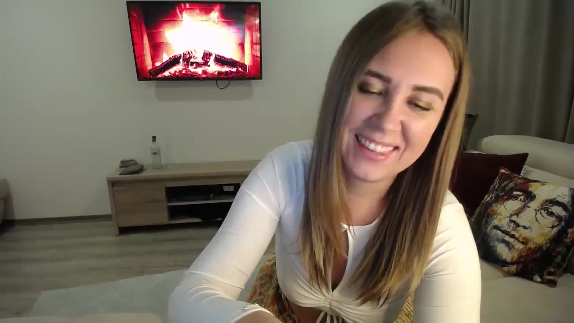 Gallery image thumbnail from Tarot__Reader's myfreecams stream on, 10/08/2023, 24:58 image 9 of 20