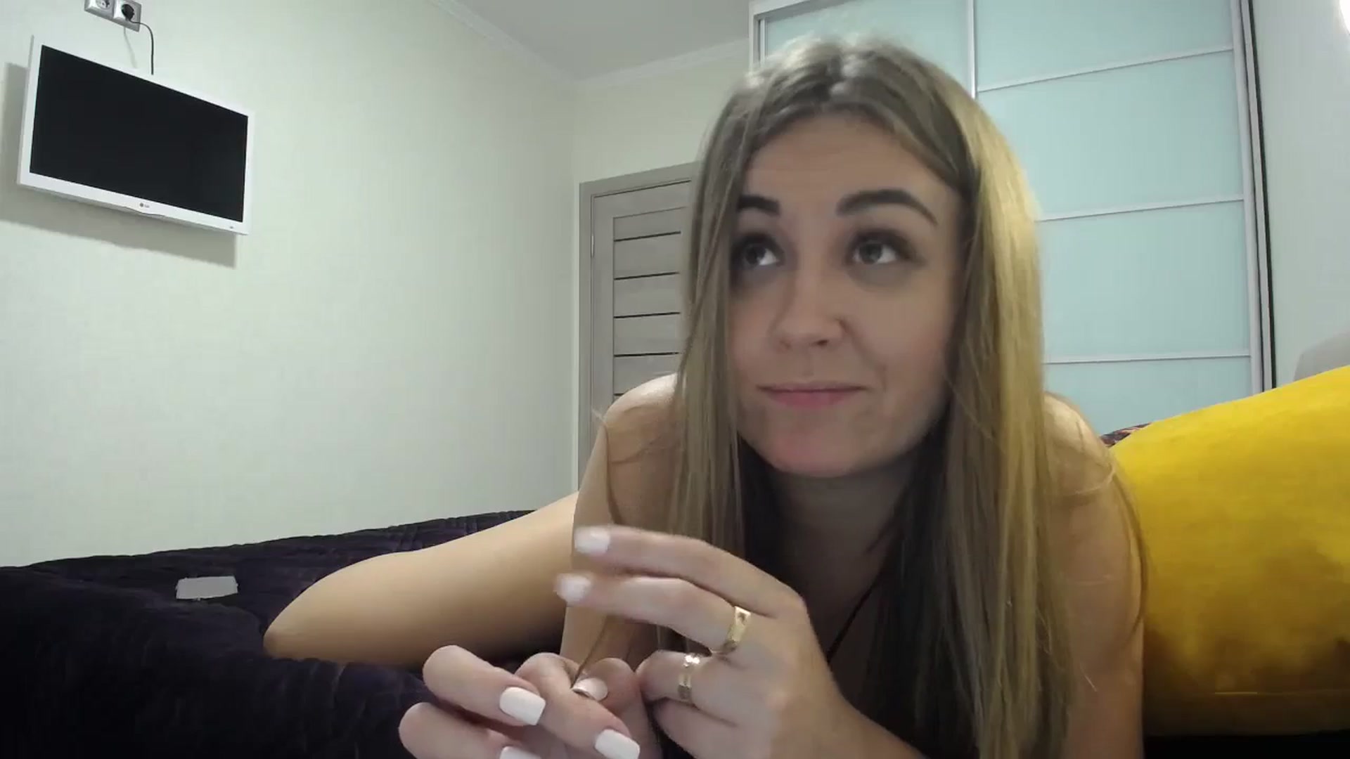 Gallery image thumbnail from Tarot__Reader's myfreecams stream on, 11/15/2023, 16:52 image 15 of 20
