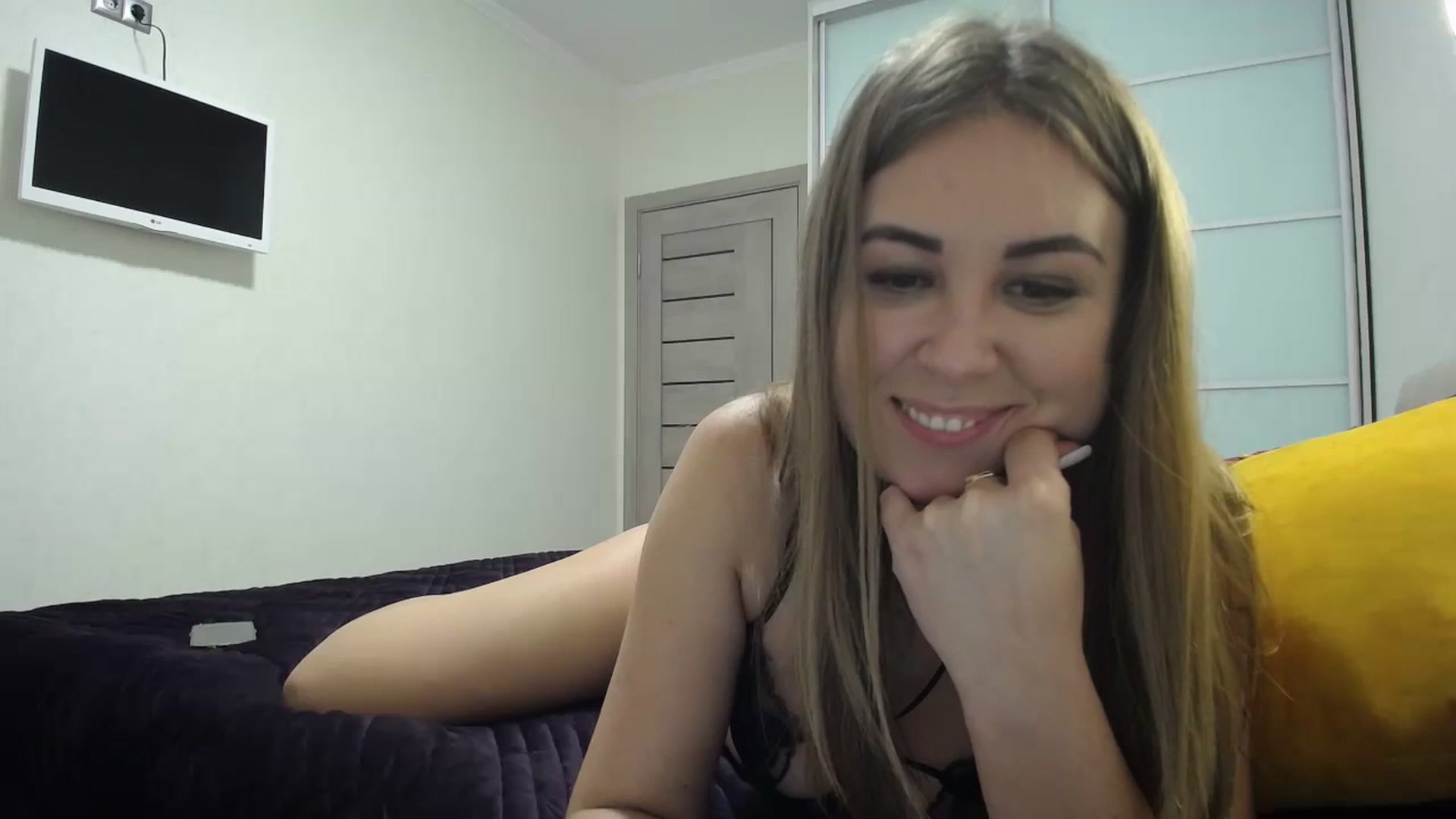 Gallery image thumbnail from Tarot__Reader's myfreecams stream on, 11/15/2023, 16:52 image 14 of 20