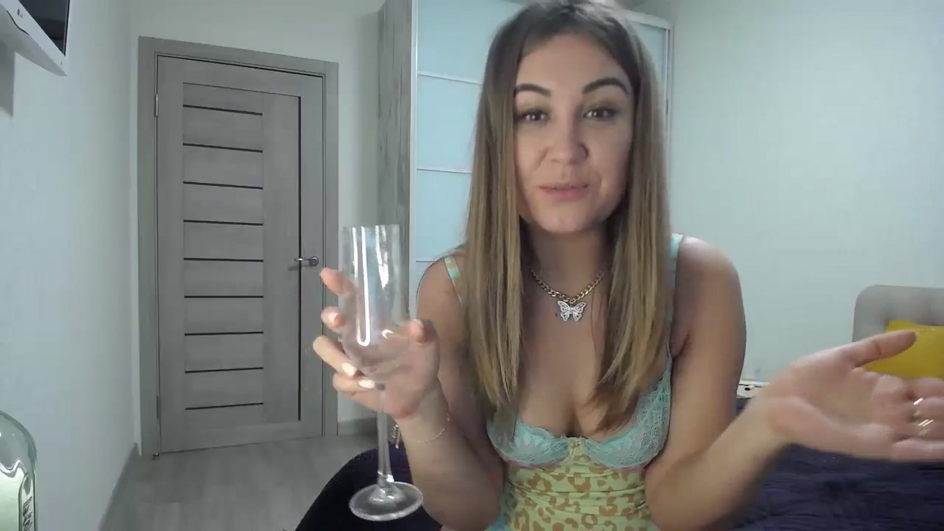 Gallery image thumbnail from Tarot__Reader's myfreecams stream on, 12/10/2023, 15:18 image 15 of 20