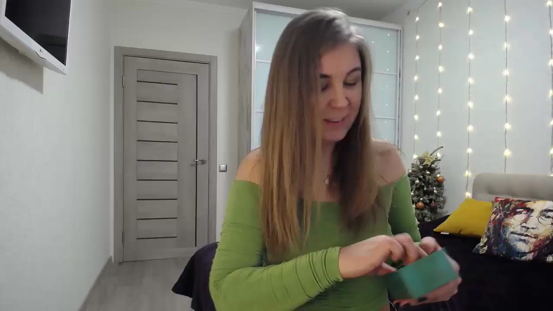 Gallery image thumbnail from Tarot__Reader's myfreecams stream on, 02/02/2024, 13:53 image 1 of 20