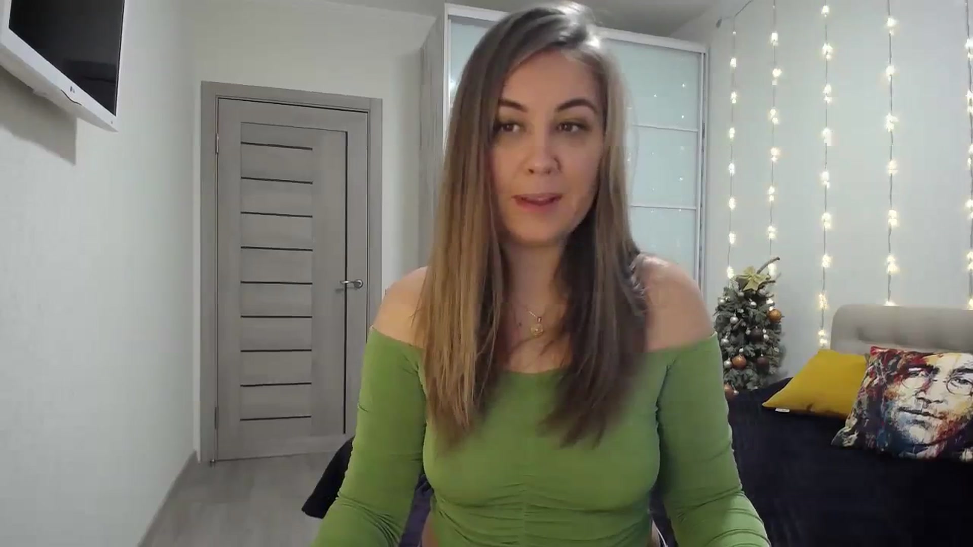 Gallery image thumbnail from Tarot__Reader's myfreecams stream on, 02/02/2024, 13:53 image 10 of 20
