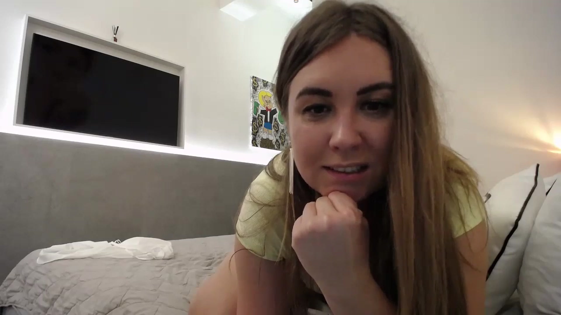 Gallery image thumbnail from Tarot__Reader's myfreecams stream on, 05/30/2024, 15:14 image 16 of 20