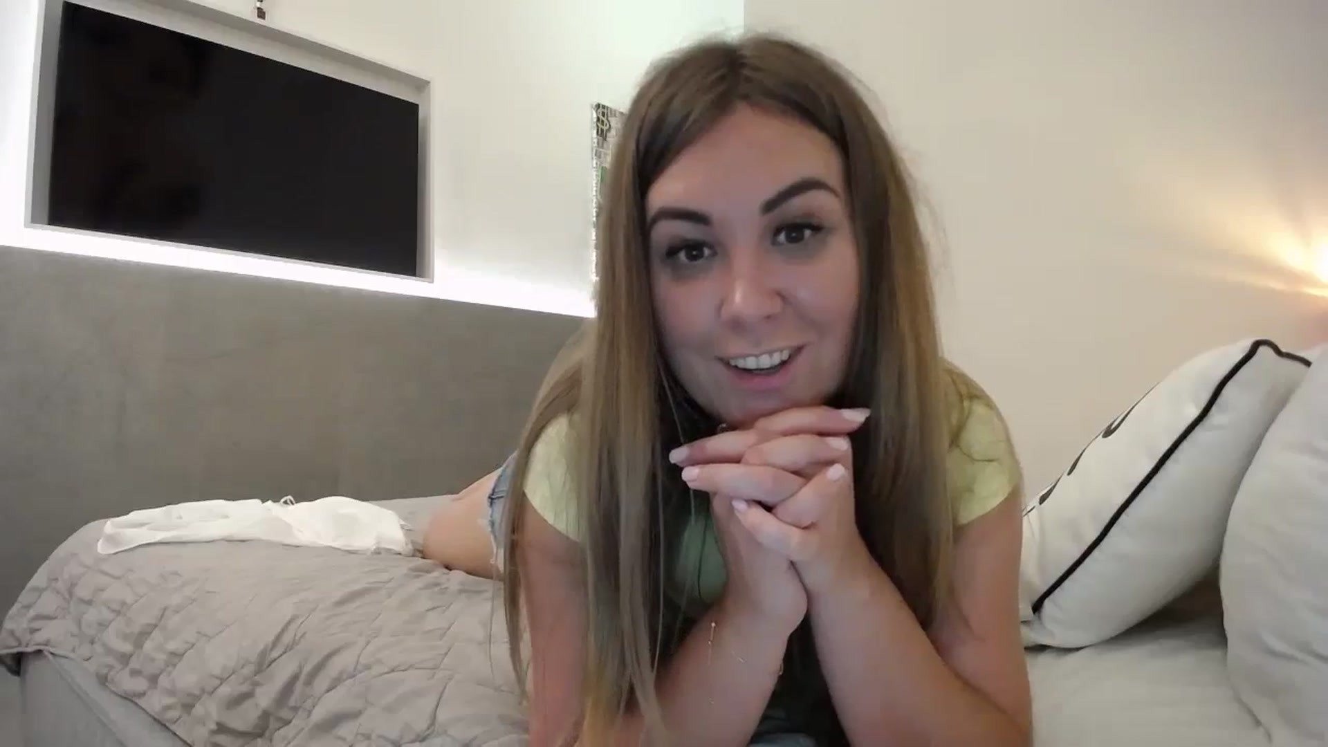 Gallery image thumbnail from Tarot__Reader's myfreecams stream on, 05/30/2024, 15:14 image 13 of 20