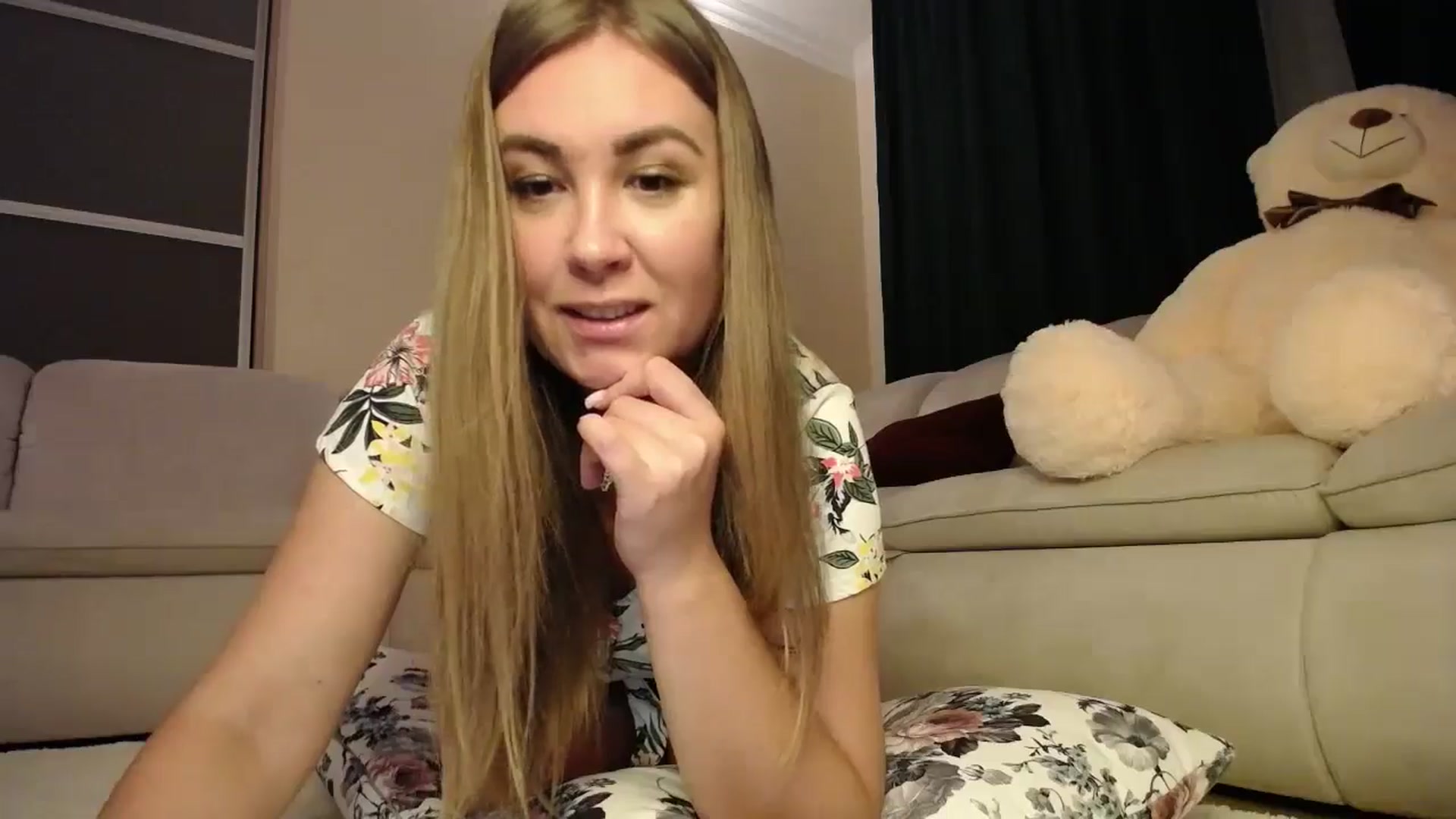 Gallery image thumbnail from Tarot__Reader's myfreecams stream on, 10/25/2024, 22:19 image 7 of 20