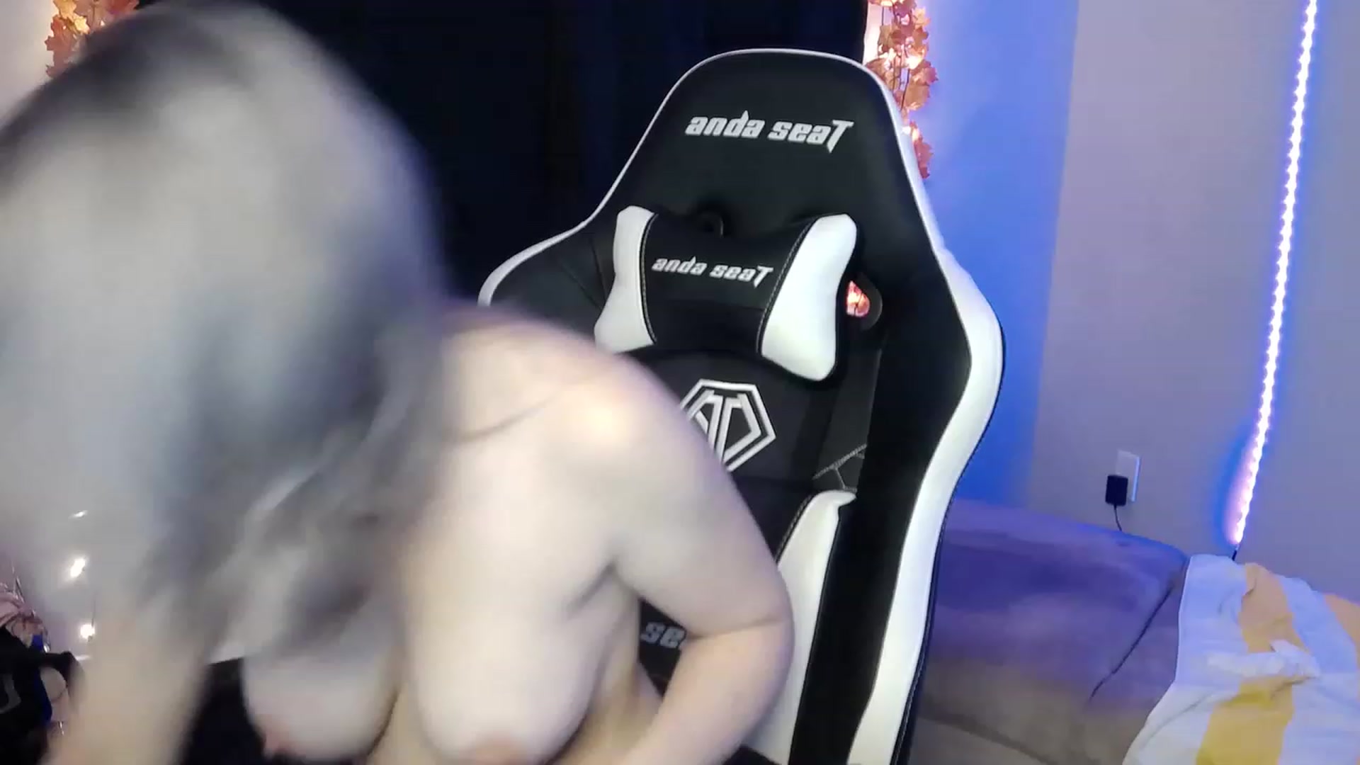 Gallery image thumbnail from Tarra_Rose's myfreecams stream on, 11/28/2022, 02:08 image 12 of 20