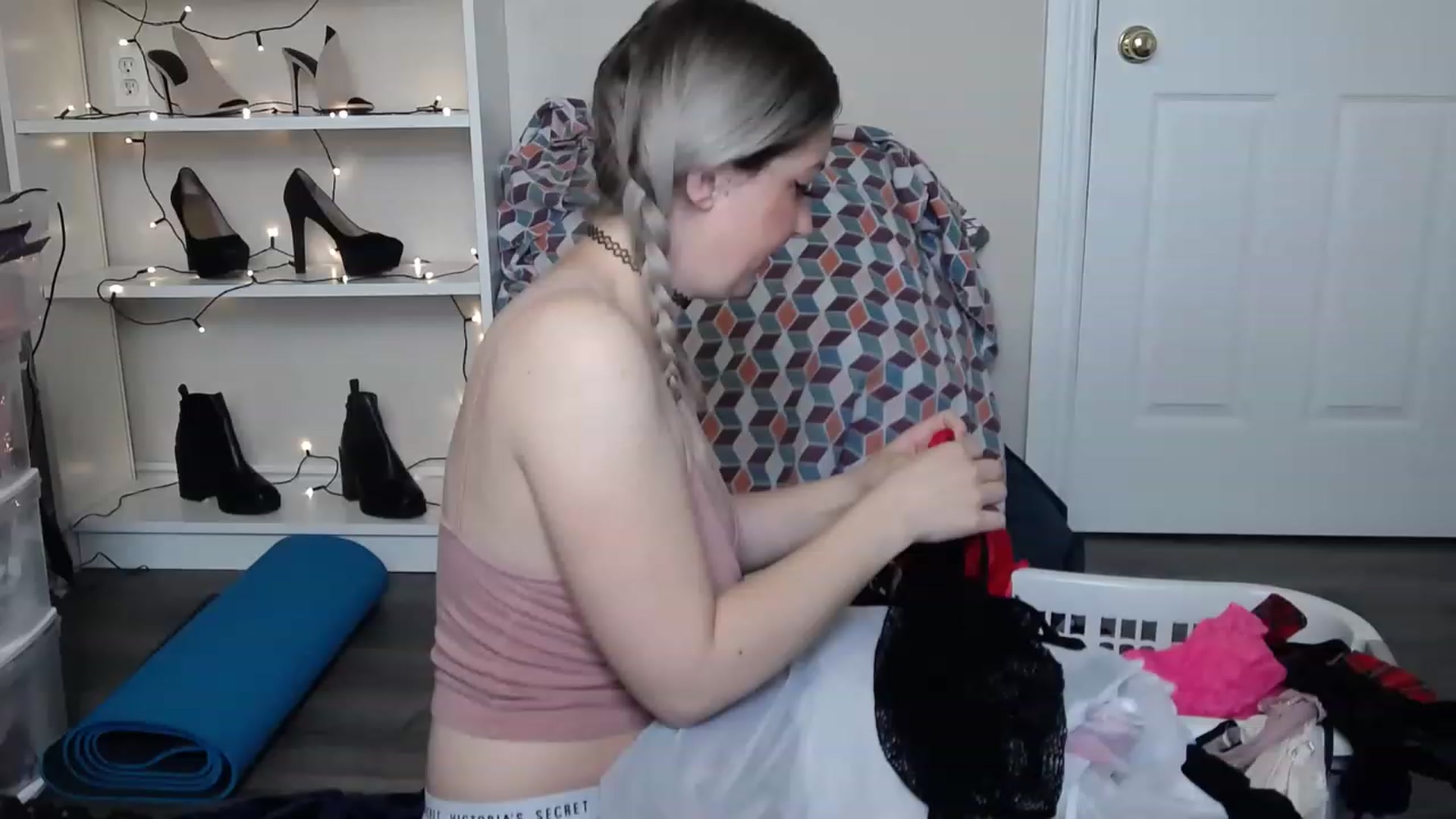 Gallery image thumbnail from Tarra_Rose's myfreecams stream on, 04/27/2023, 19:29 image 3 of 20