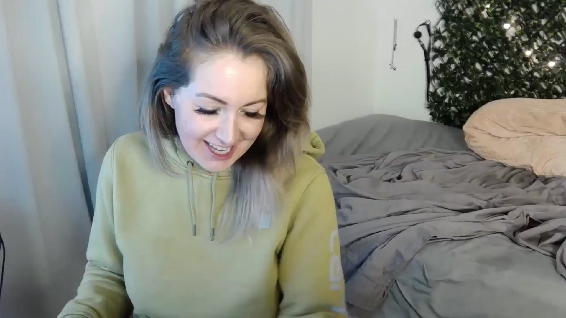 Gallery image thumbnail from Tarra_Rose's myfreecams stream on, 04/22/2025, 03:43 image 1 of 20