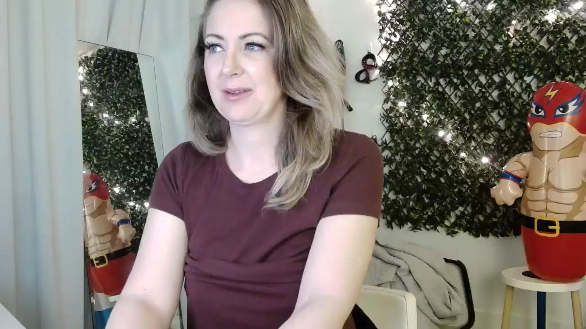 Gallery image thumbnail from Tarra_Rose's myfreecams stream on, 06/04/2025, 03:44 image 11 of 20