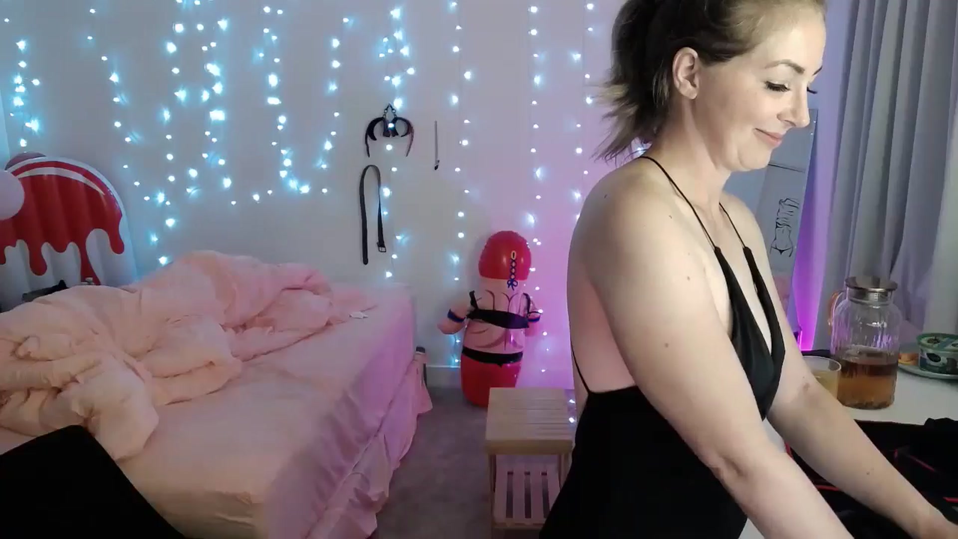 Gallery image thumbnail from Tarra_Rose's myfreecams stream on, 08/26/2025, 03:24 image 9 of 20