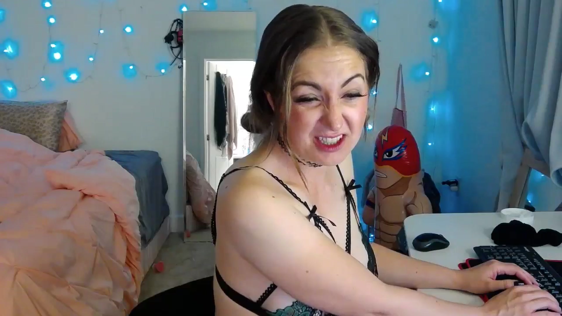 Gallery image thumbnail from Tarra_Rose's myfreecams stream on, 10/18/2025, 01:26 image 8 of 20