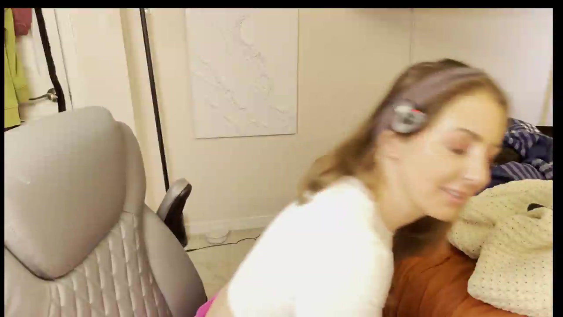 Gallery image thumbnail from Tarra_Rose's myfreecams stream on, 05/12/2026, 23:27 image 16 of 20