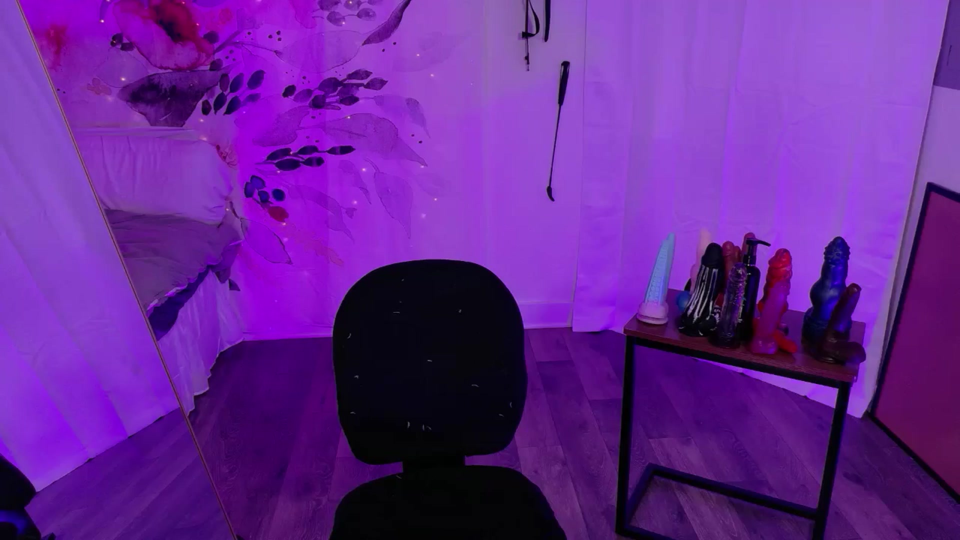 Gallery image thumbnail from TashaNoir's myfreecams stream on, 04/25/2026, 18:04 image 9 of 20