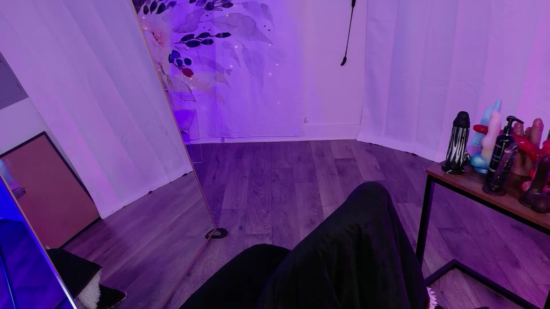 Gallery image thumbnail from TashaNoir's myfreecams stream on, 04/28/2026, 18:05 image 13 of 20