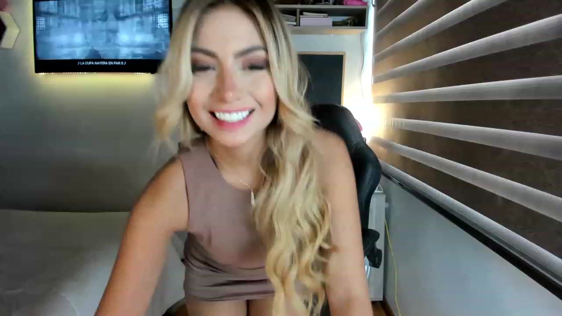 Gallery image thumbnail from Tata_Ss's myfreecams stream on, 06/04/2023, 18:53 image 6 of 20