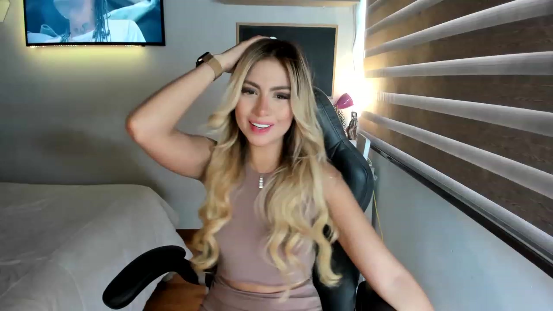 Gallery image thumbnail from Tata_Ss's myfreecams stream on, 06/04/2023, 18:53 image 3 of 20