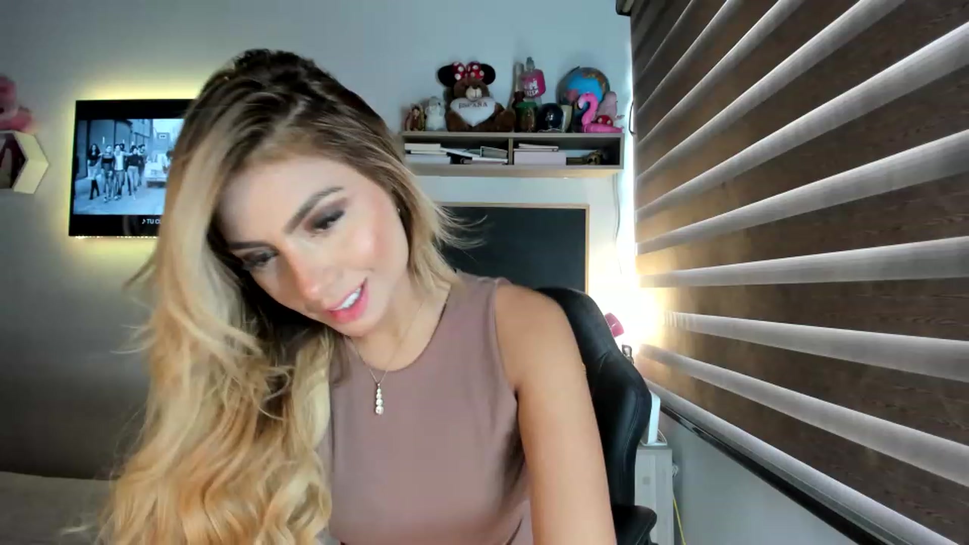 Gallery image thumbnail from Tata_Ss's myfreecams stream on, 06/04/2023, 18:53 image 7 of 20