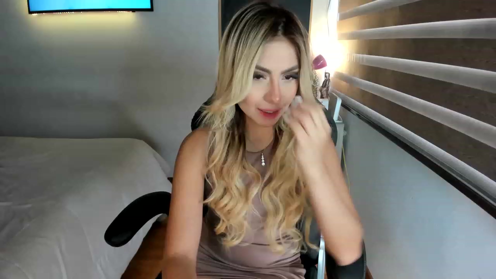 Gallery image thumbnail from Tata_Ss's myfreecams stream on, 06/04/2023, 18:53 image 5 of 20