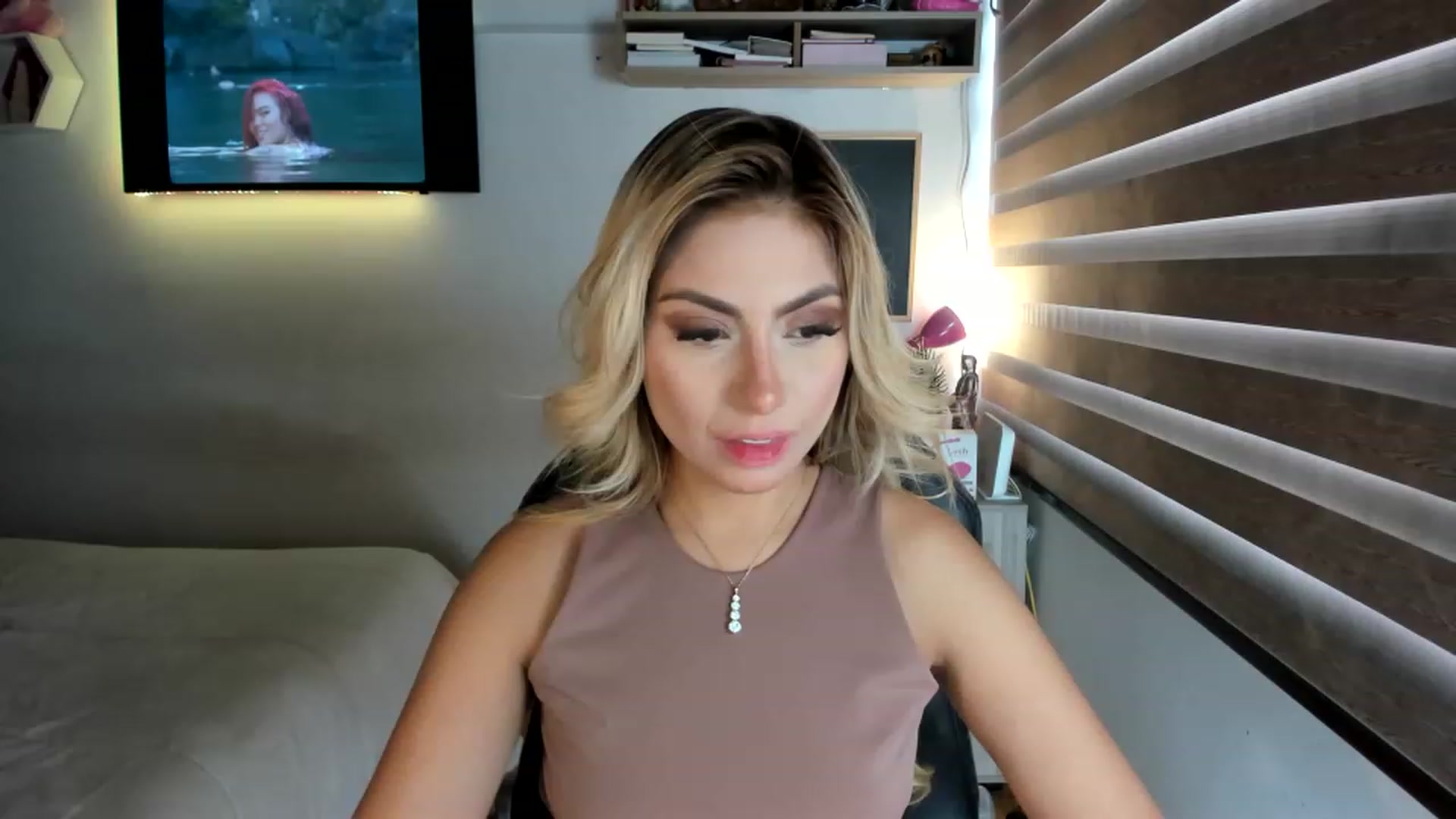 Gallery image thumbnail from Tata_Ss's myfreecams stream on, 06/04/2023, 19:45 image 18 of 20