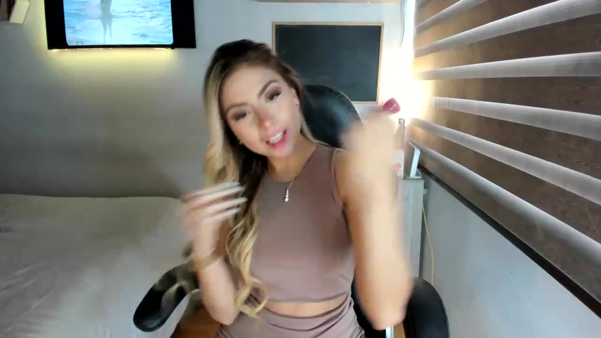 Gallery image thumbnail from Tata_Ss's myfreecams stream on, 06/04/2023, 19:45 image 17 of 20