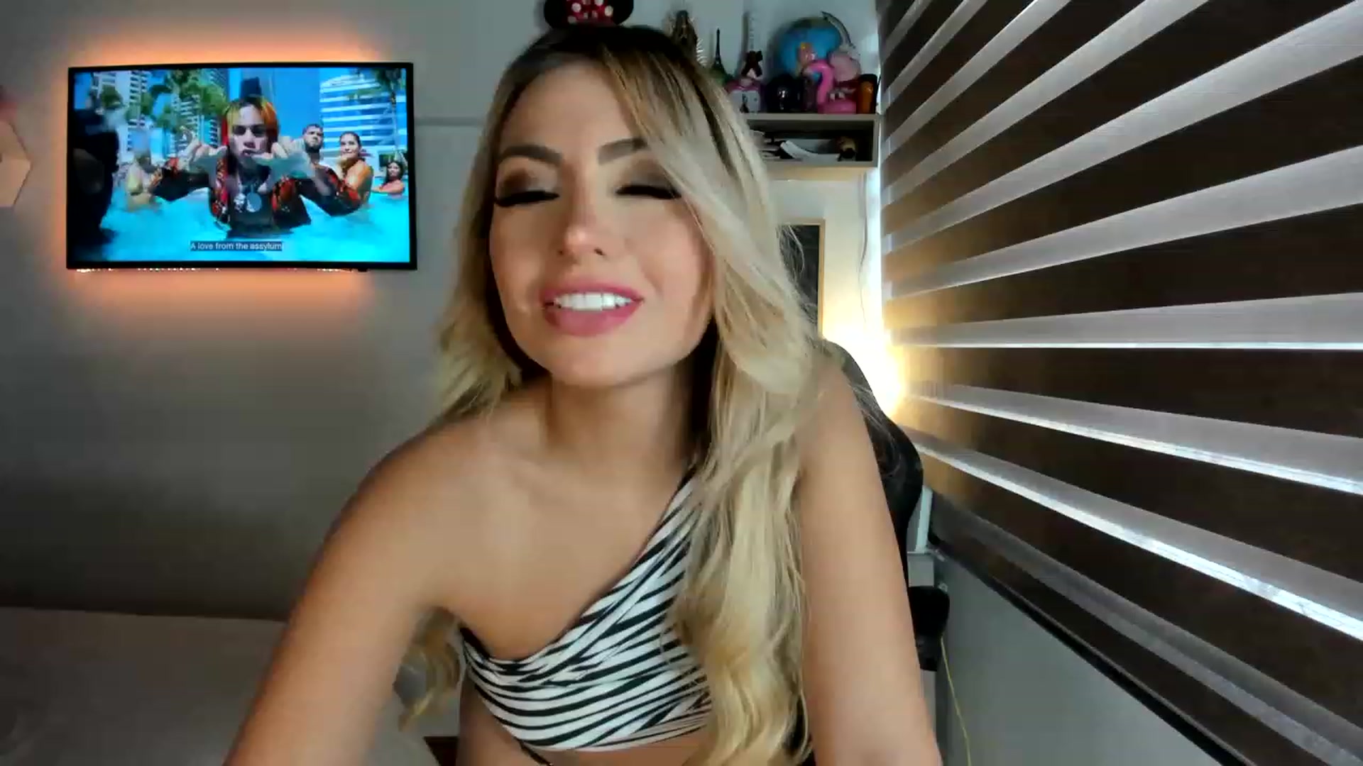 Gallery image thumbnail from Tata_Ss's myfreecams stream on, 06/24/2023, 19:01 image 10 of 20