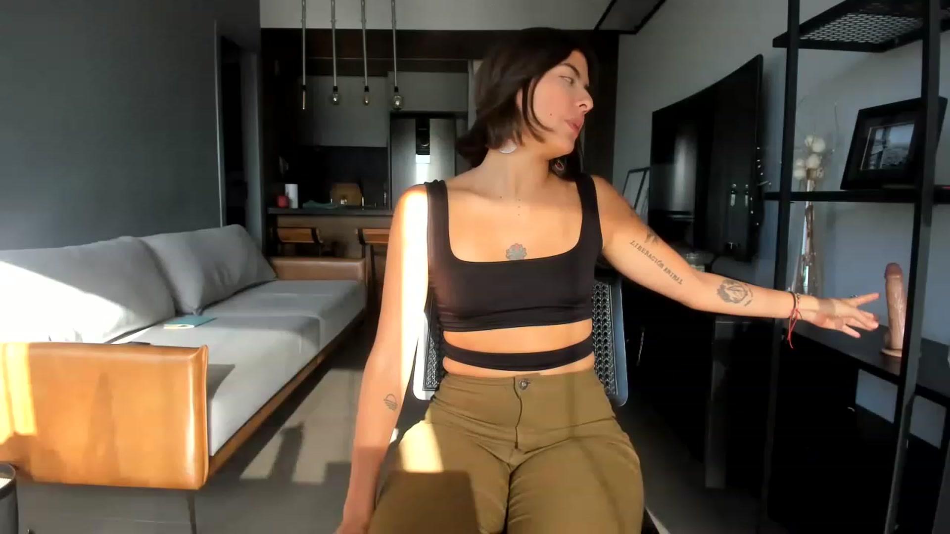 Gallery image thumbnail from TatiTantra's myfreecams stream on, 12/20/2022, 20:20 image 2 of 20
