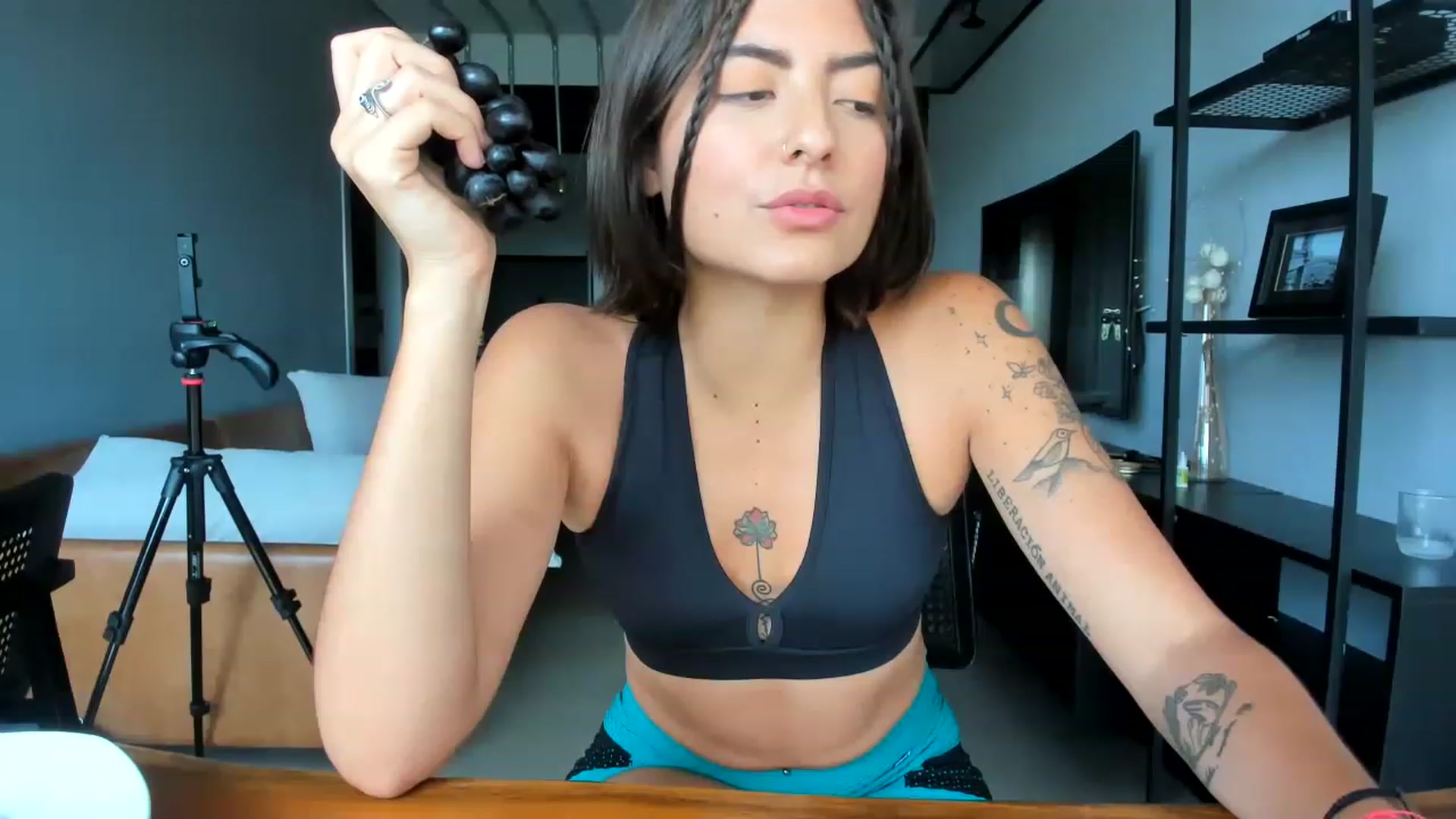 Gallery image thumbnail from TatiTantra's myfreecams stream on, 12/21/2022, 18:34 image 4 of 20