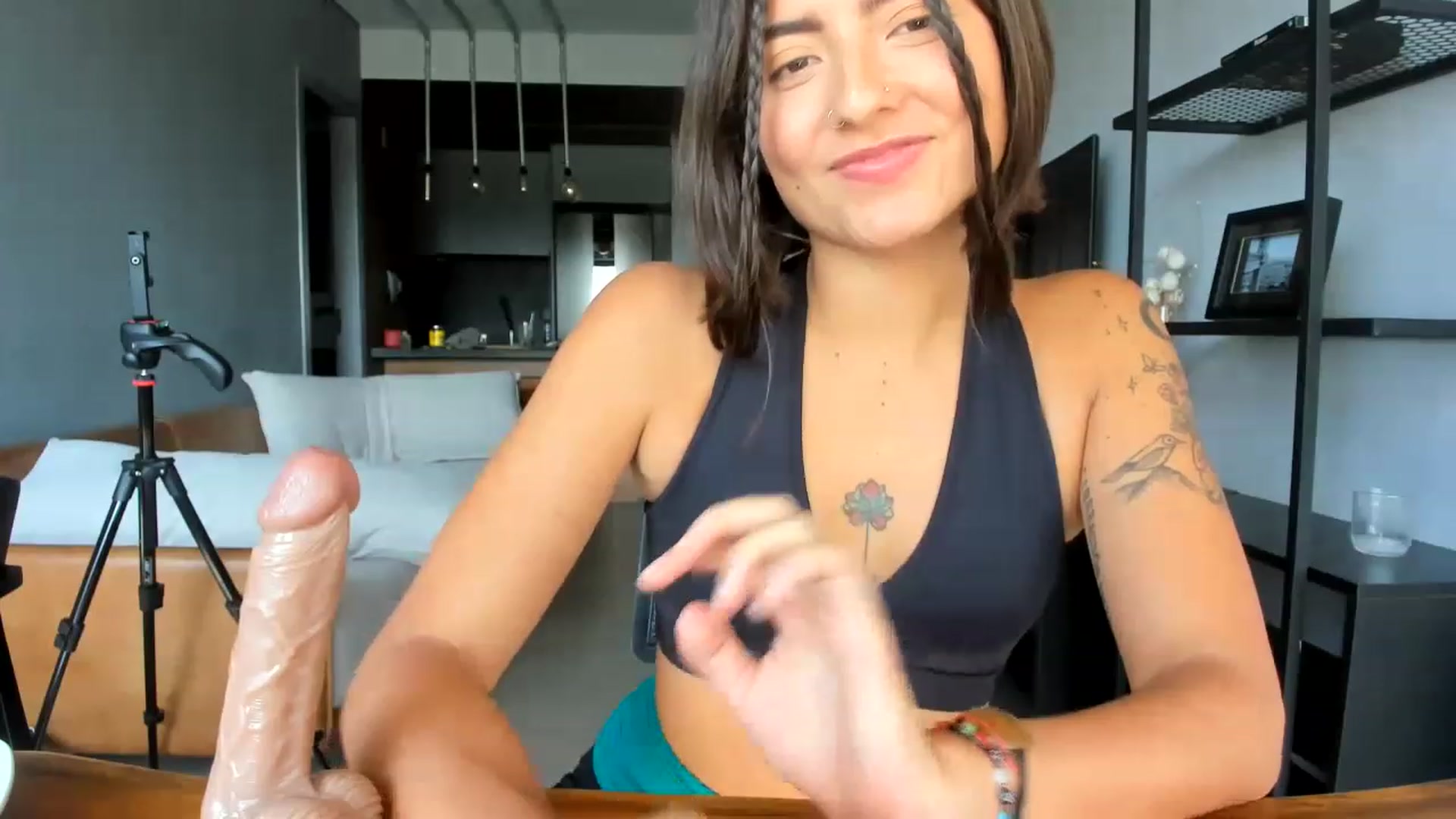 Gallery image thumbnail from TatiTantra's myfreecams stream on, 12/21/2022, 18:34 image 10 of 20